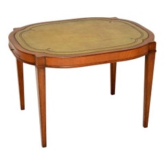 Table basse / table d'appoint ancienne en bois et cuir