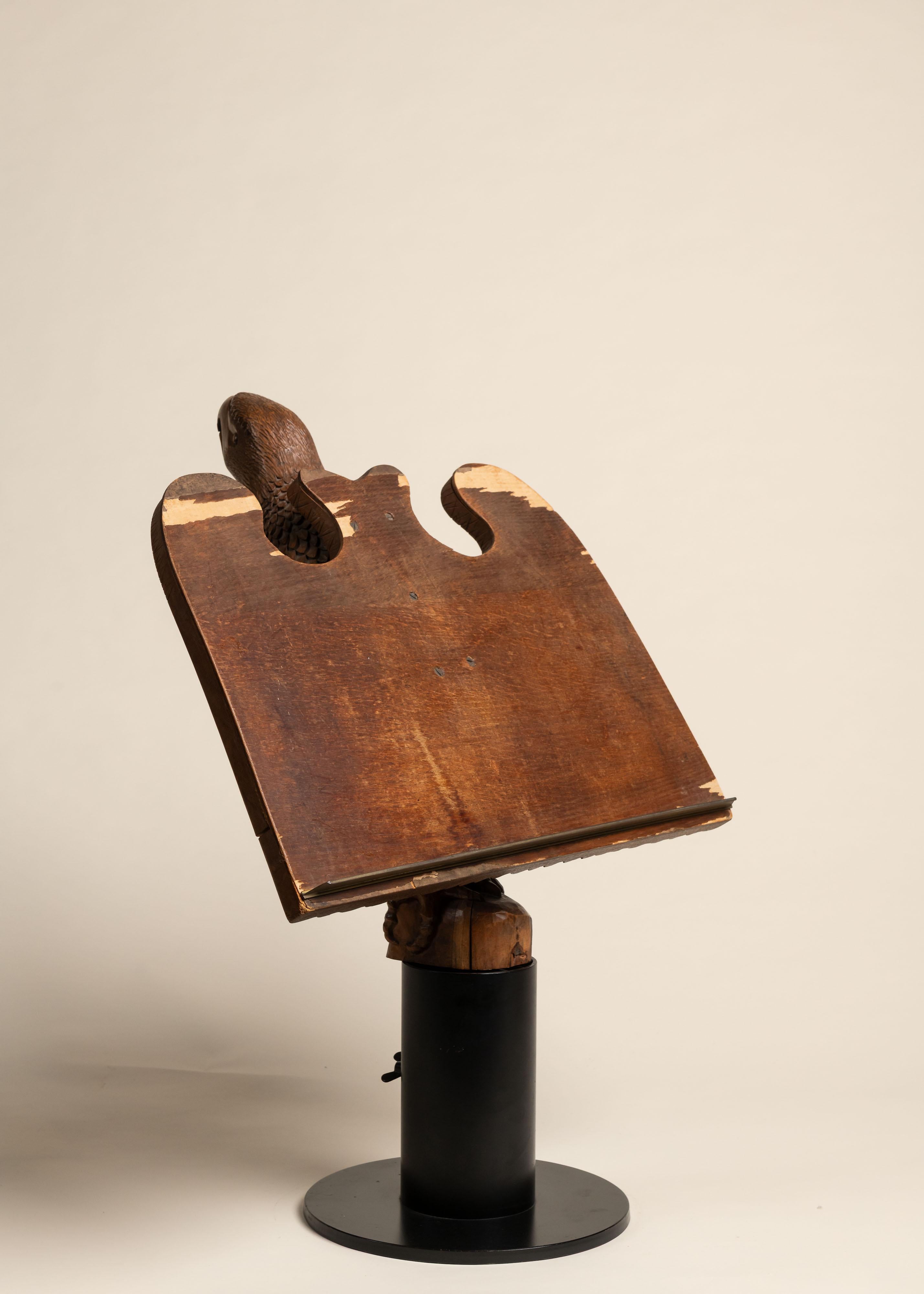 Américain Lutrin ancien en Wood avec aigle sculpté, 20e siècle en vente
