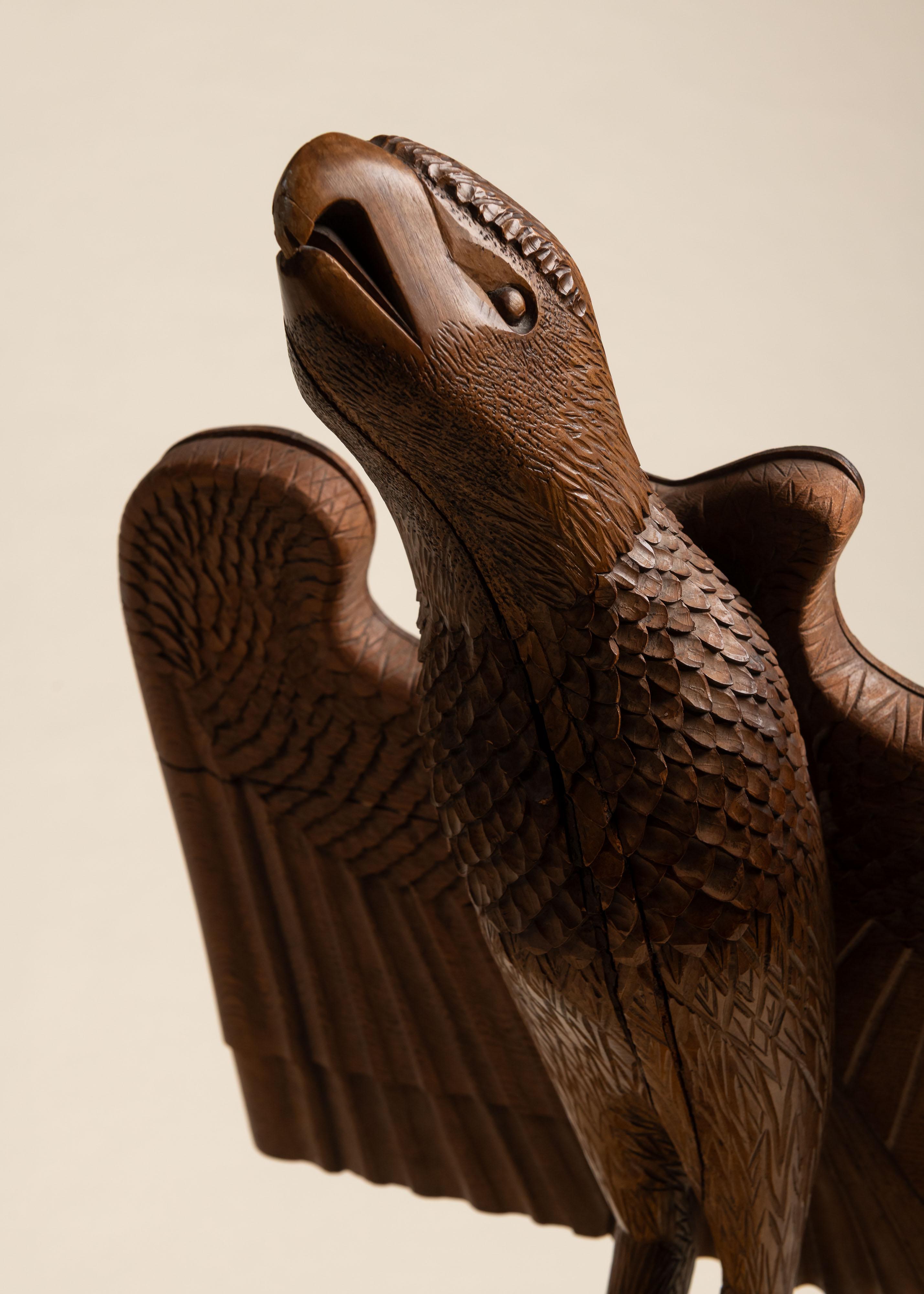 20ième siècle Lutrin ancien en Wood avec aigle sculpté, 20e siècle en vente