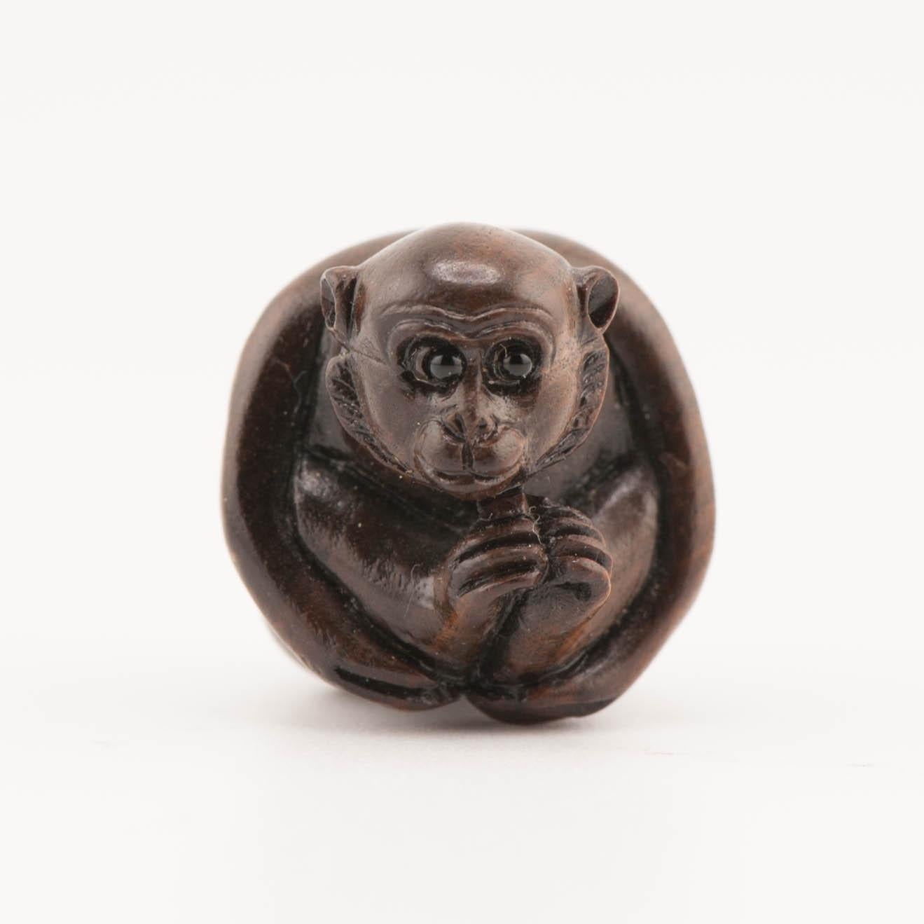 Antique Wood Monkey Netsuke Sculpture Japanese Masakazu Japan, 19/20th Century In Excellent Condition For Sale In Amsterdam, Noord Holland