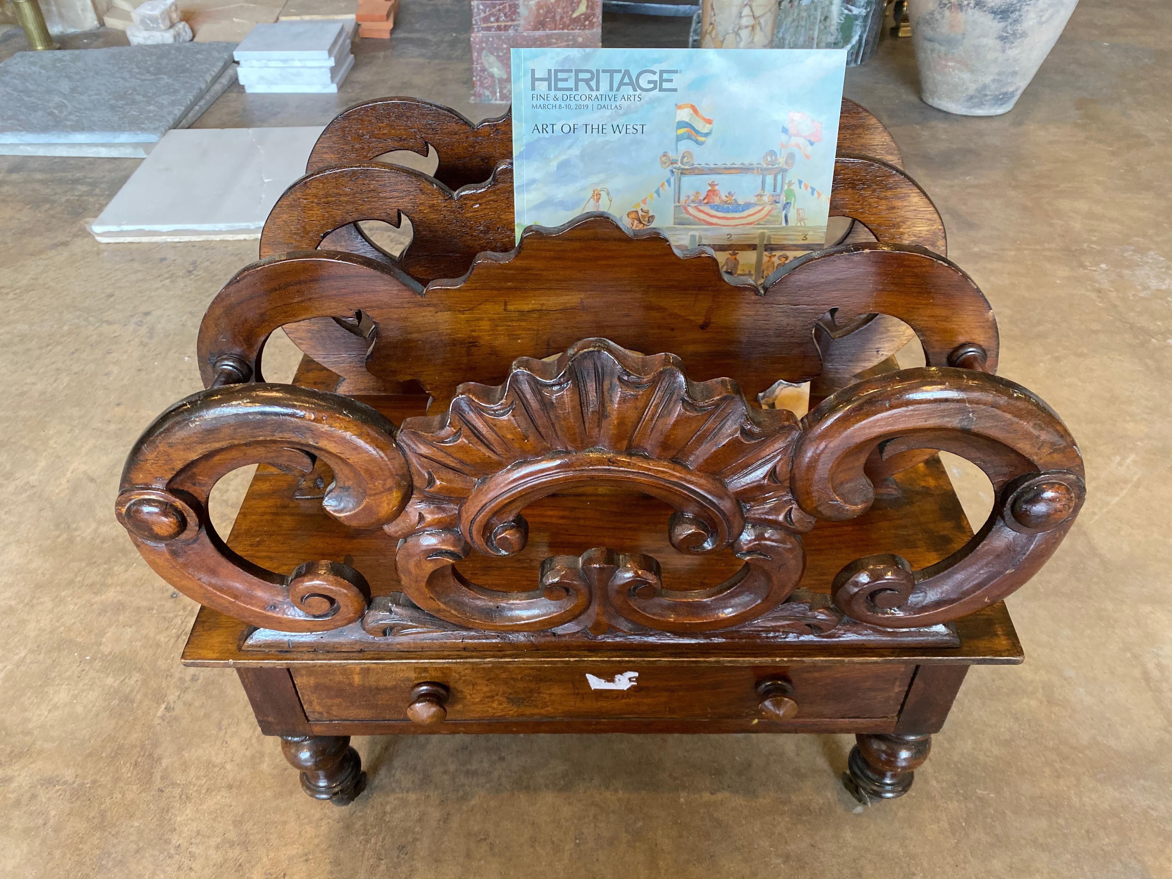 This antique paper holder is a well preserved wooden piece for a study or living room. 

Measurements: 15.5