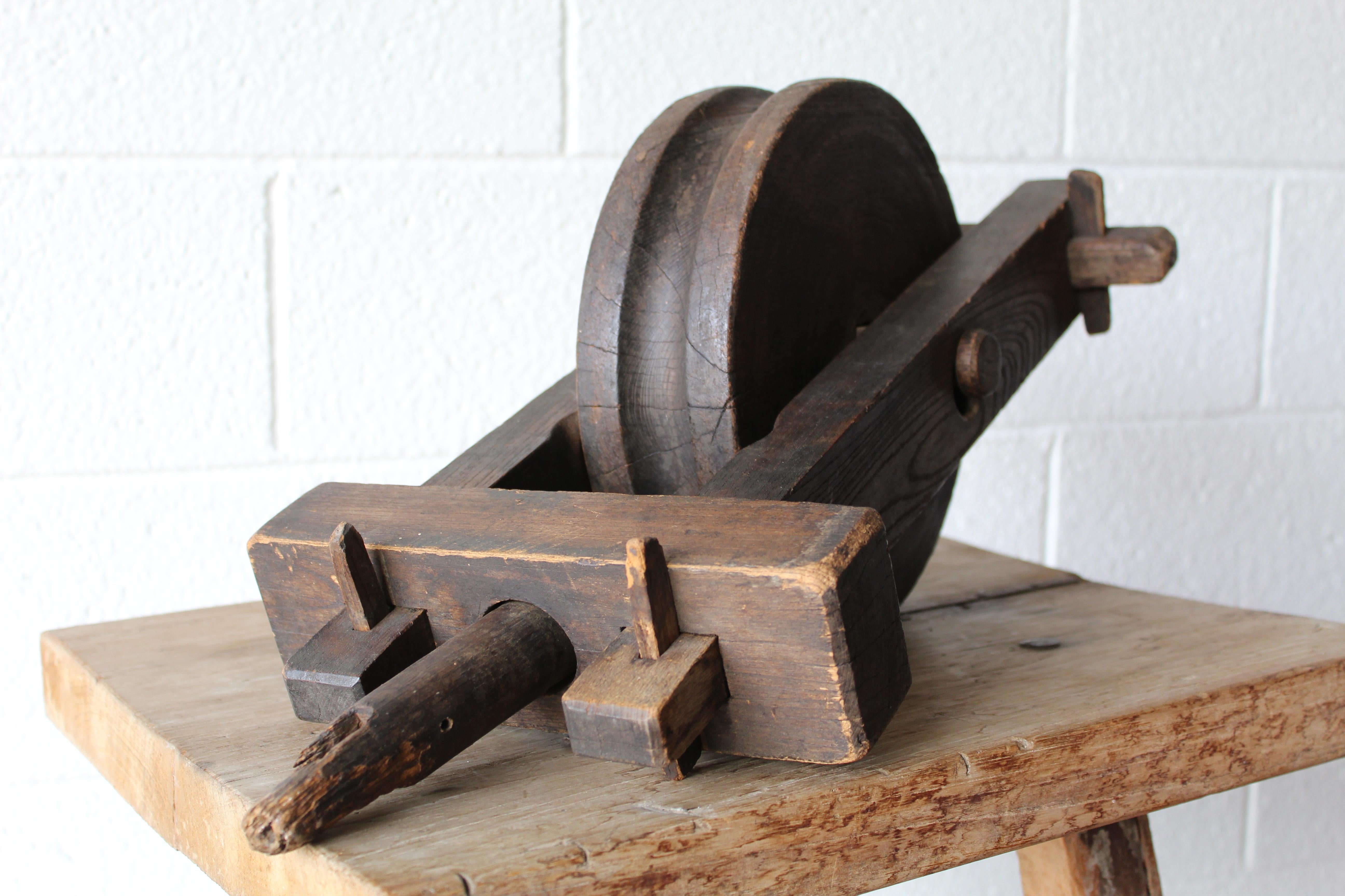 Antique Wood Pulley In Good Condition For Sale In Scottsdale, AZ