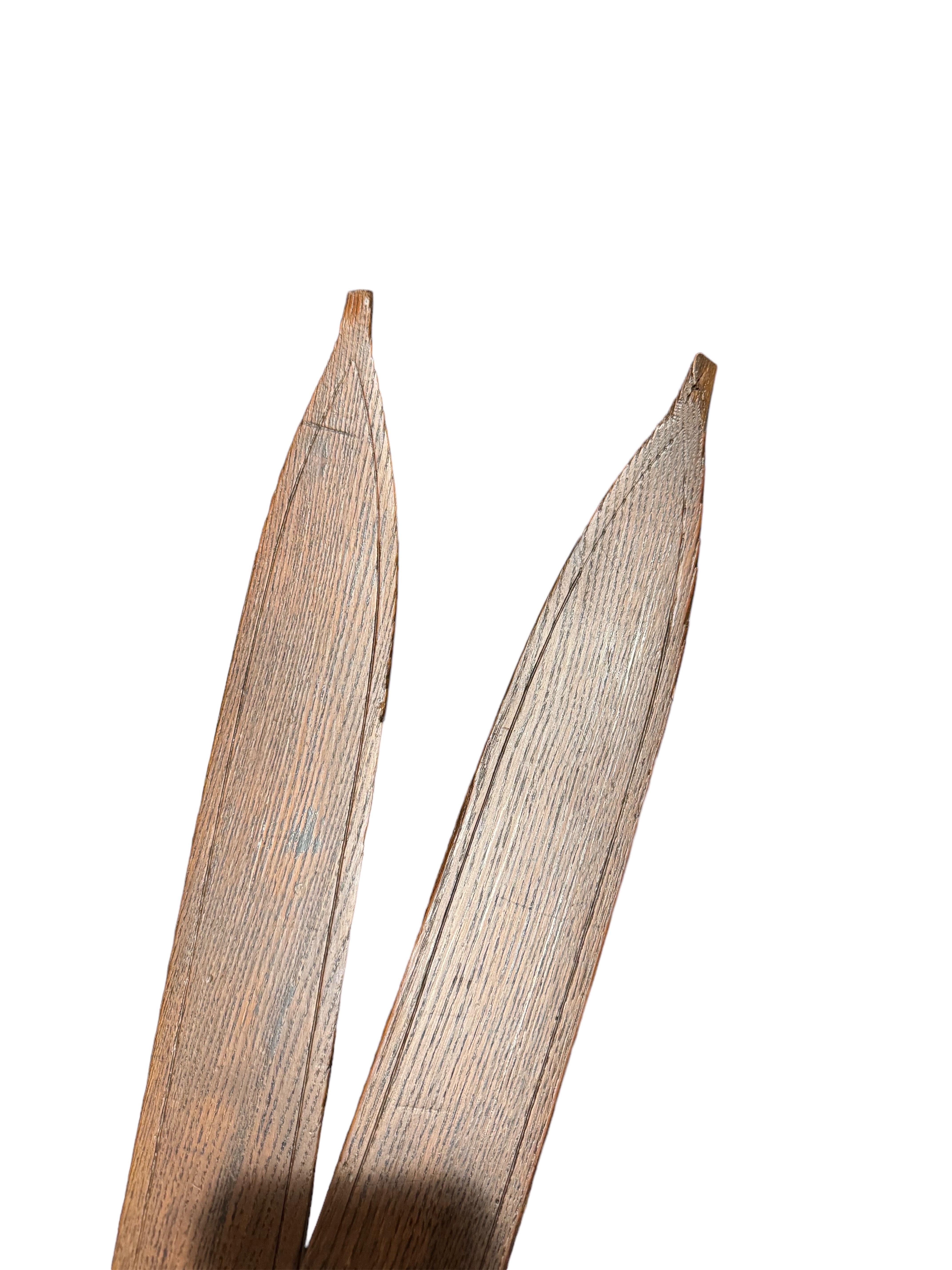 Sci antichi in Wood In condizioni buone in vendita a Huntington, NY