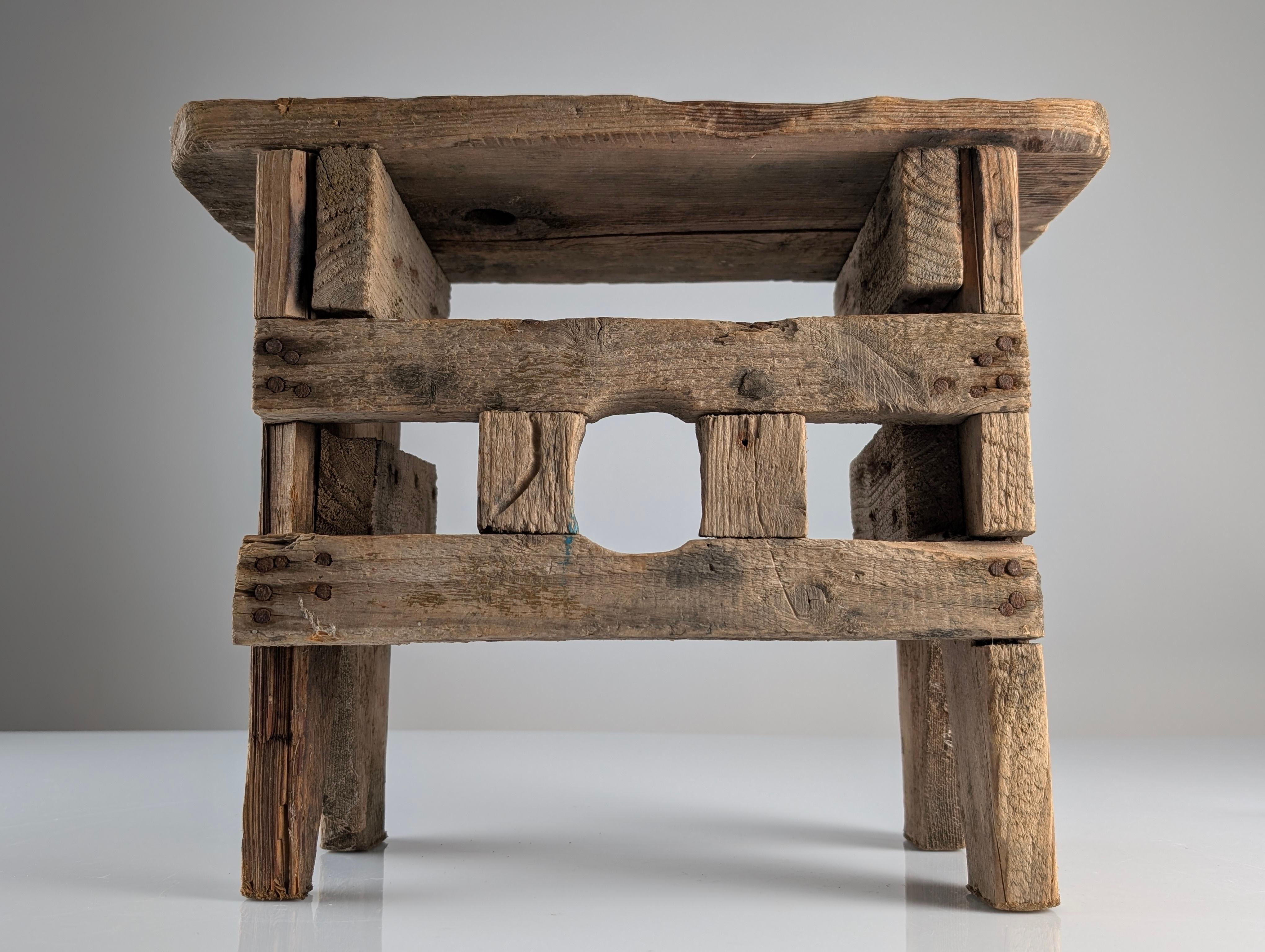 Tabouret en bois ancien, style Wabi Sabi, vieil artisanat en vente 5