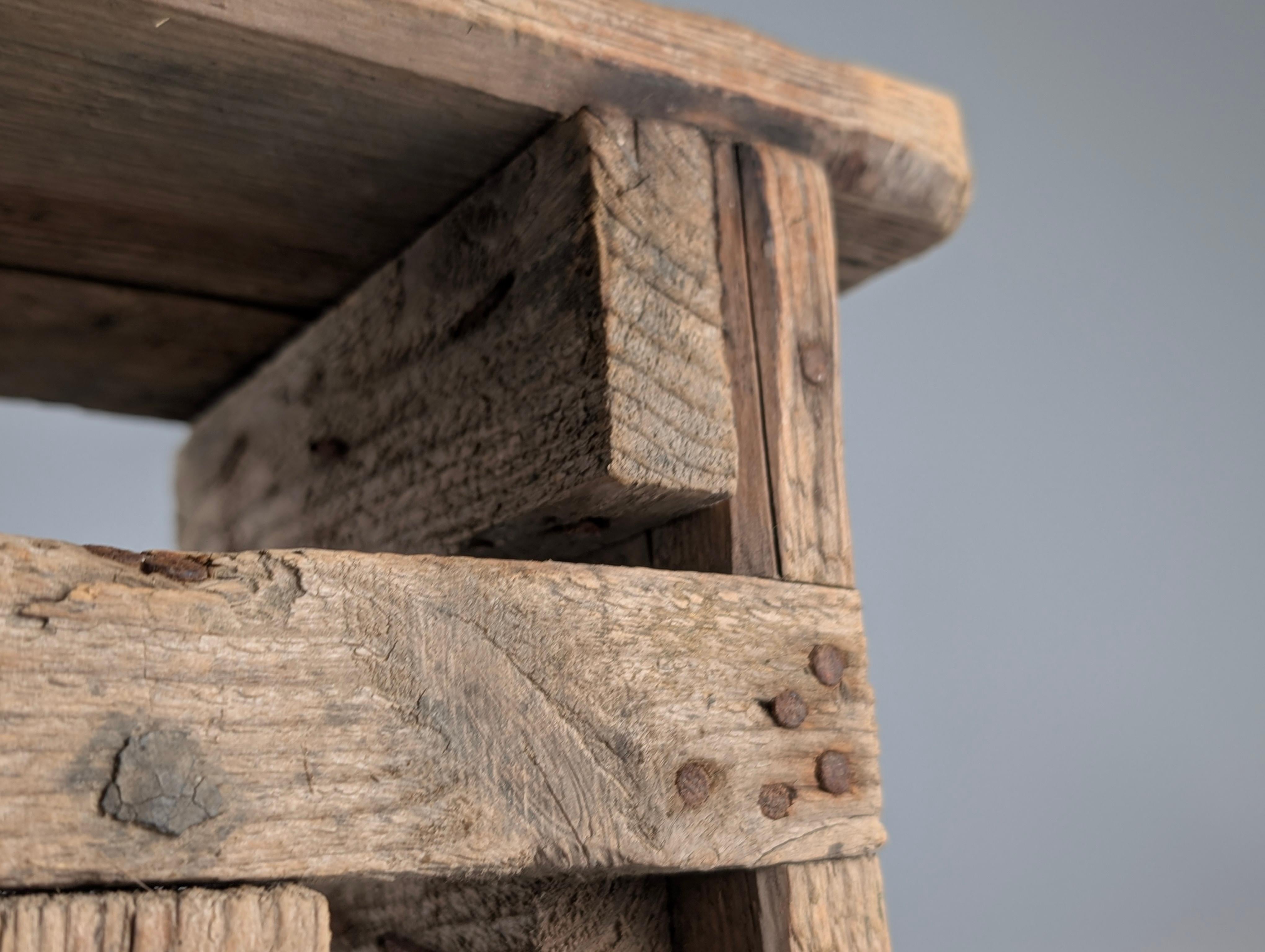 Tabouret en bois ancien, style Wabi Sabi, vieil artisanat en vente 8