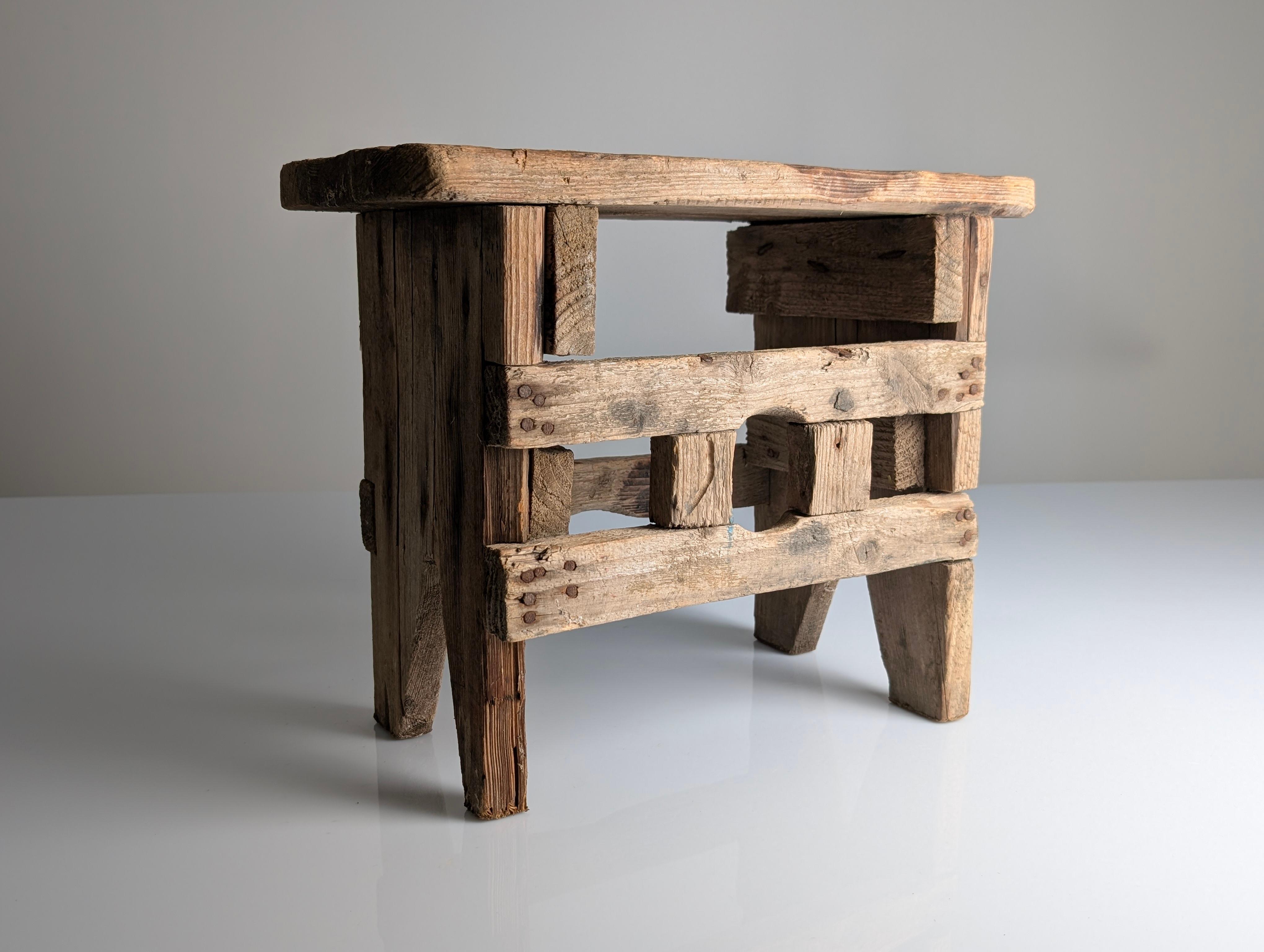 Tabouret en bois ancien, style Wabi Sabi, vieil artisanat en vente 2