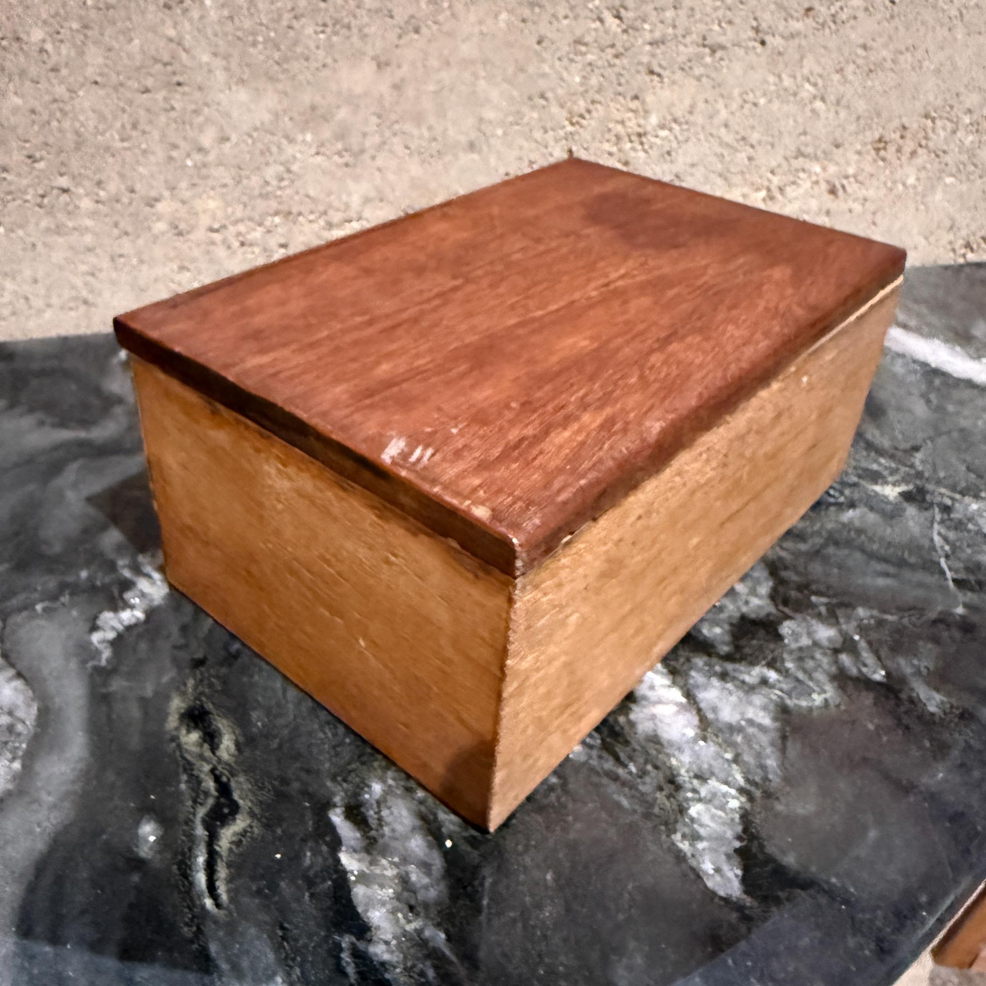 Antique Wood Studio Box Safe Keep Jewelry Handmade (boîte à bijoux ancienne en bois) État moyen - En vente à Chula Vista, CA