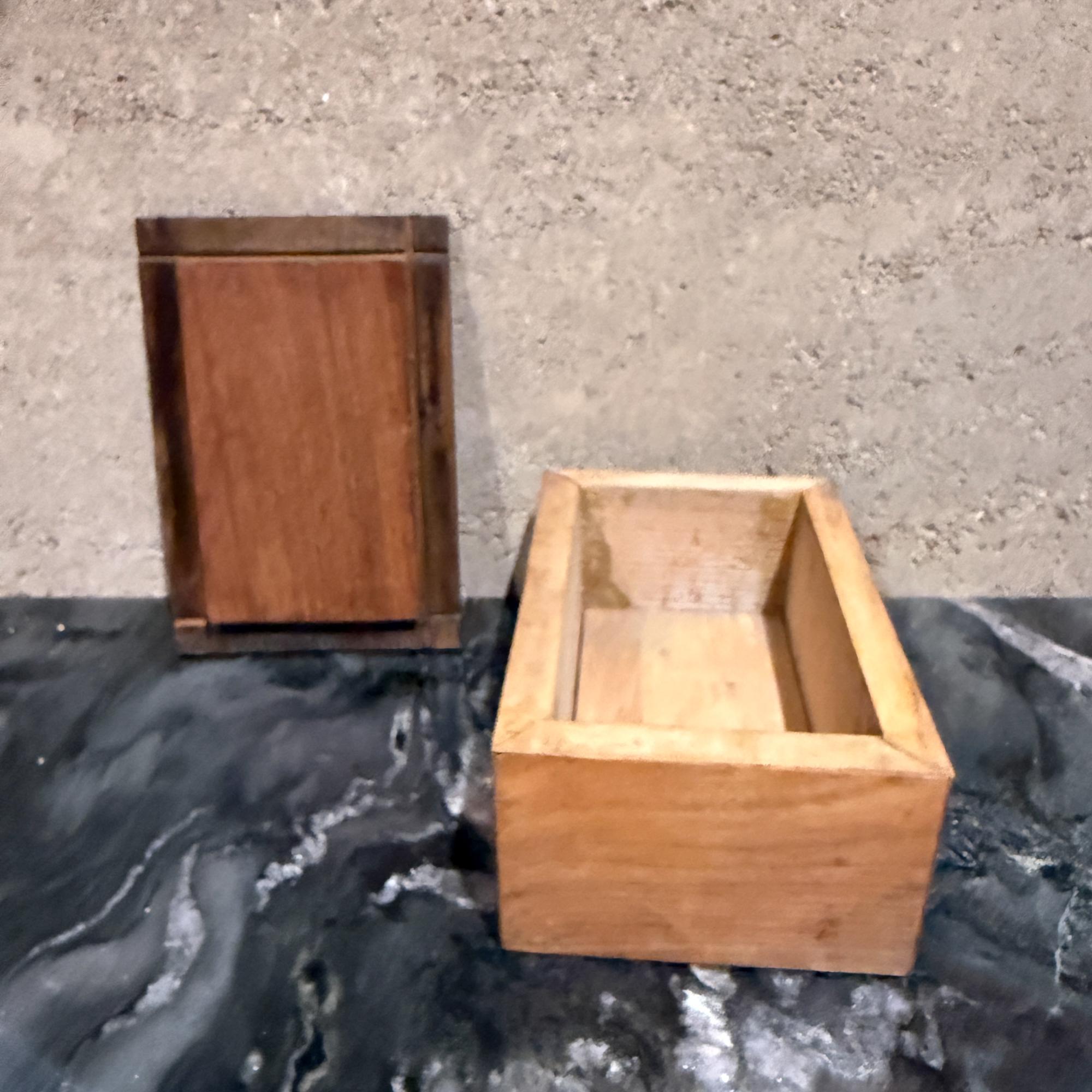 Antique Wood Studio Box Safe Keep Jewelry Handmade (boîte à bijoux ancienne en bois) en vente 2