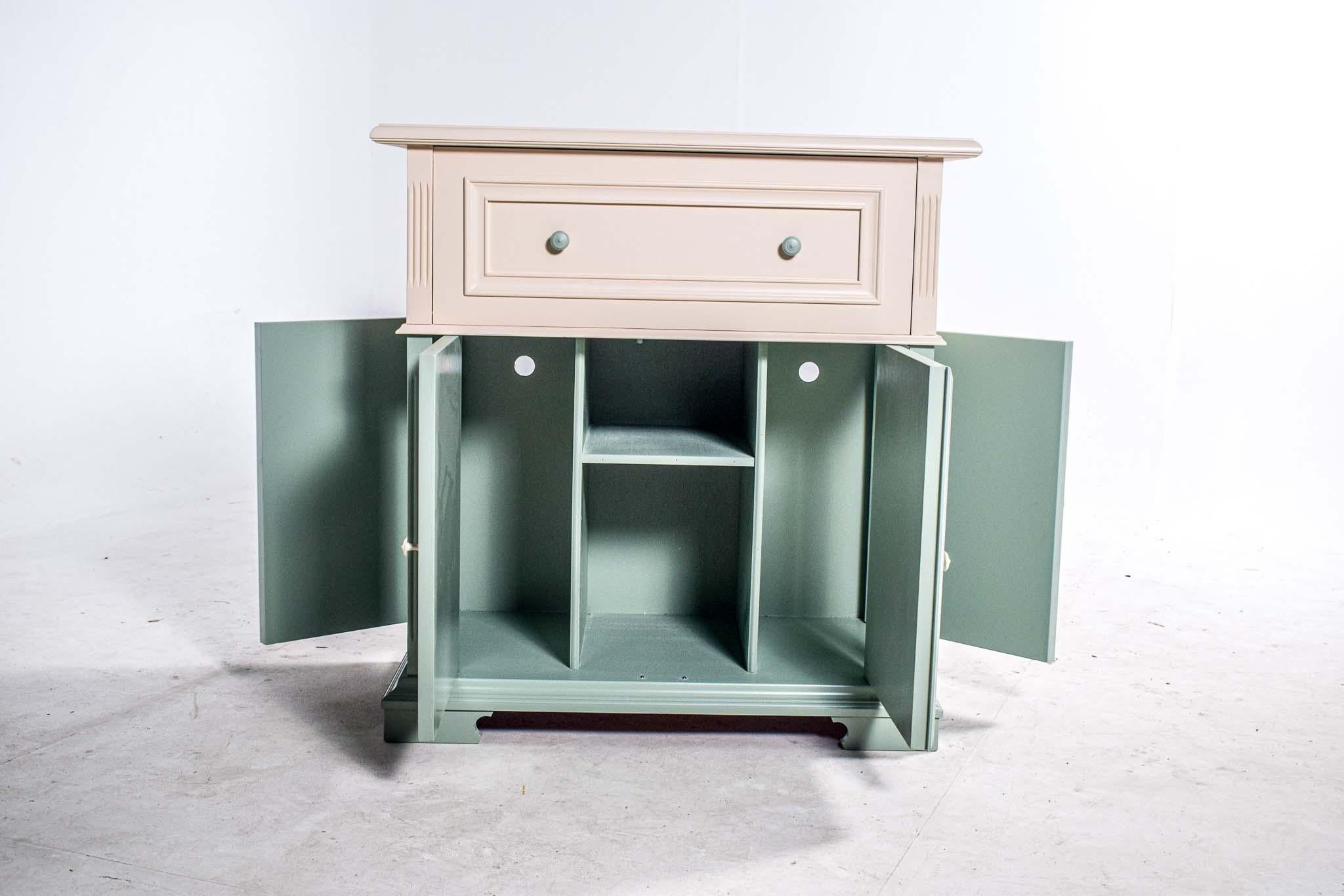 Antiker TV-Schrank aus Holz im Shabby-Chic-Stil im Angebot 3