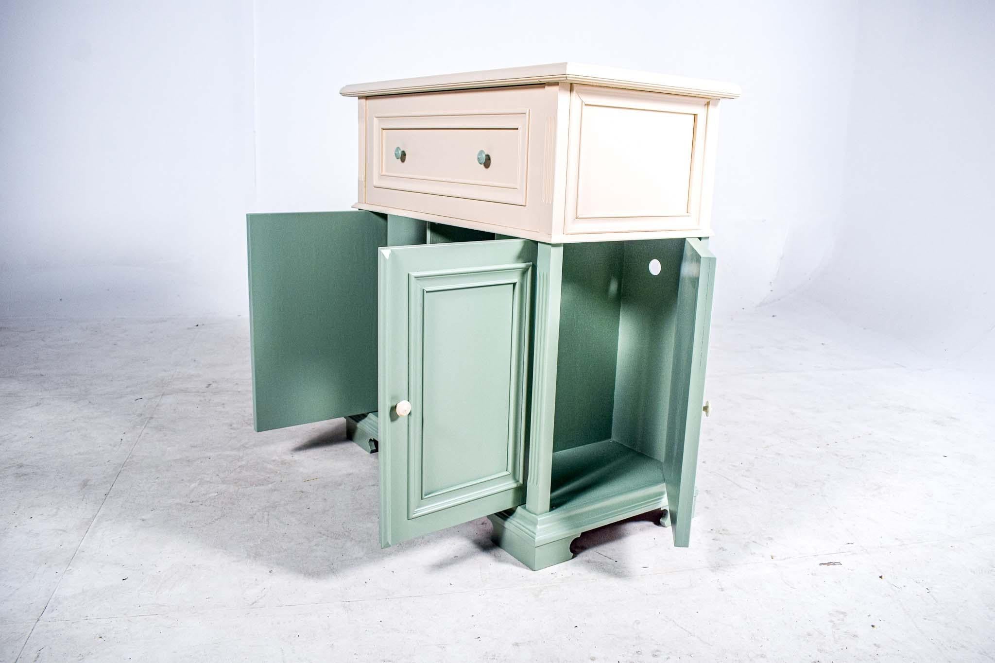 Antiker TV-Schrank aus Holz im Shabby-Chic-Stil im Angebot 4