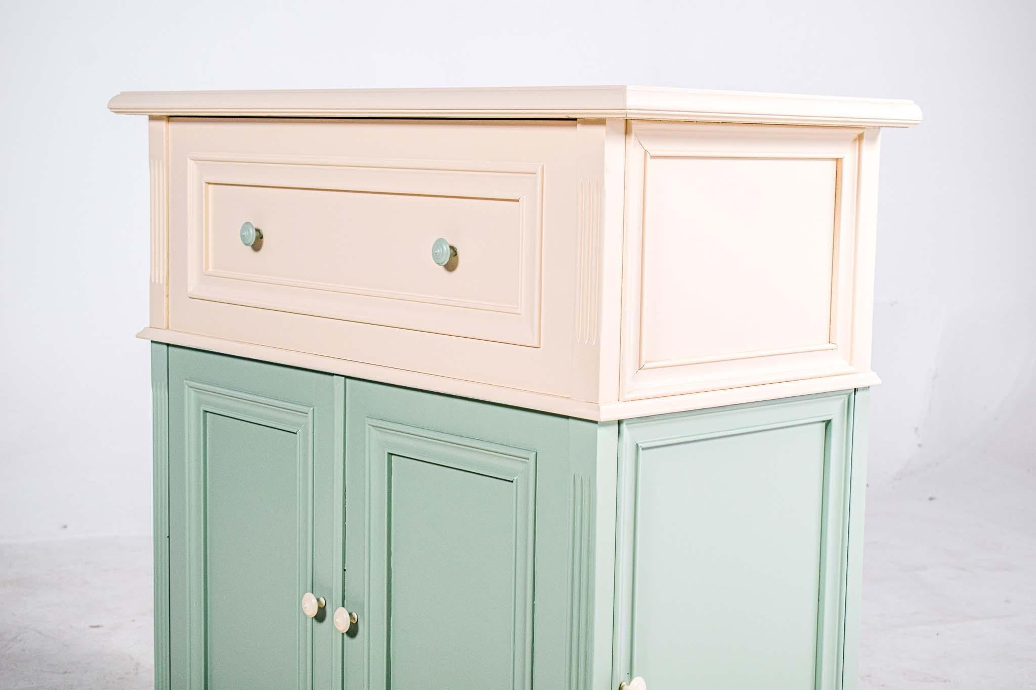 Antiker TV-Schrank aus Holz im Shabby-Chic-Stil (Moderne der Mitte des Jahrhunderts) im Angebot