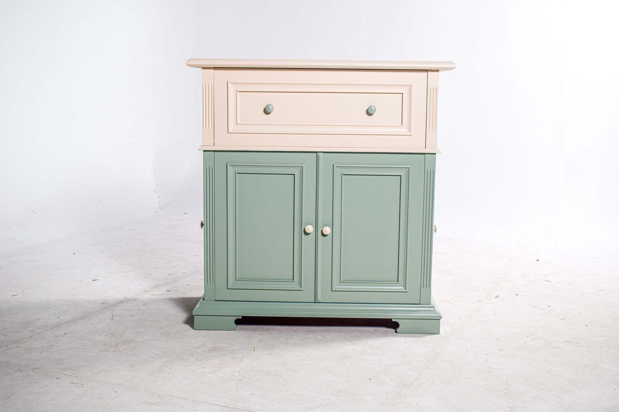 Antiker TV-Schrank aus Holz im Shabby-Chic-Stil (Lackiert) im Angebot