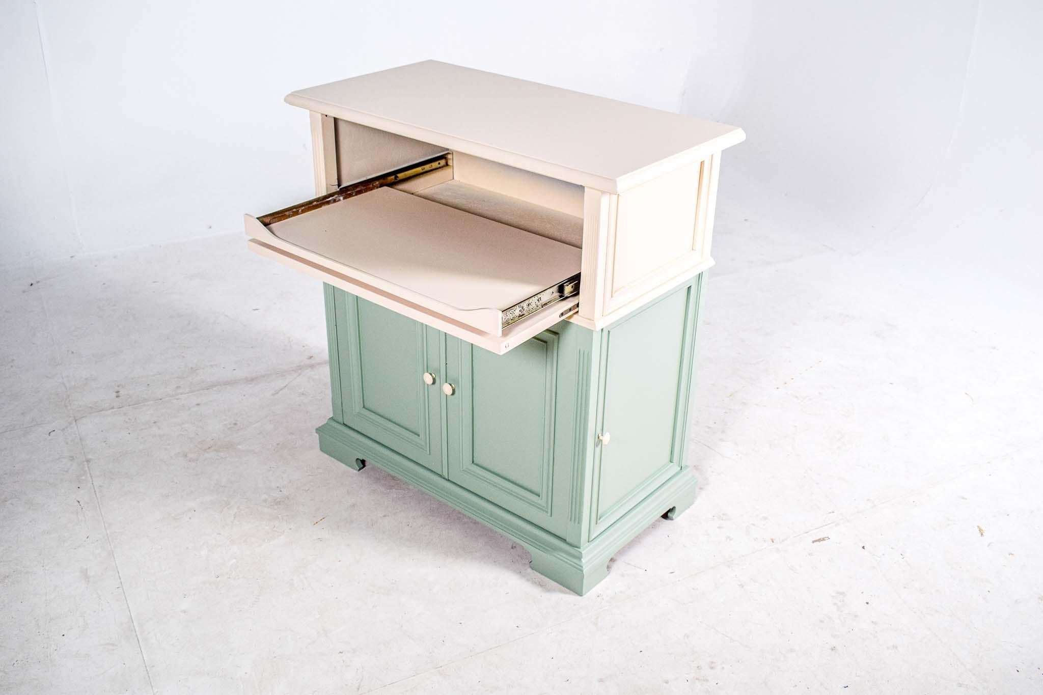 Antiker TV-Schrank aus Holz im Shabby-Chic-Stil (Mitte des 20. Jahrhunderts) im Angebot