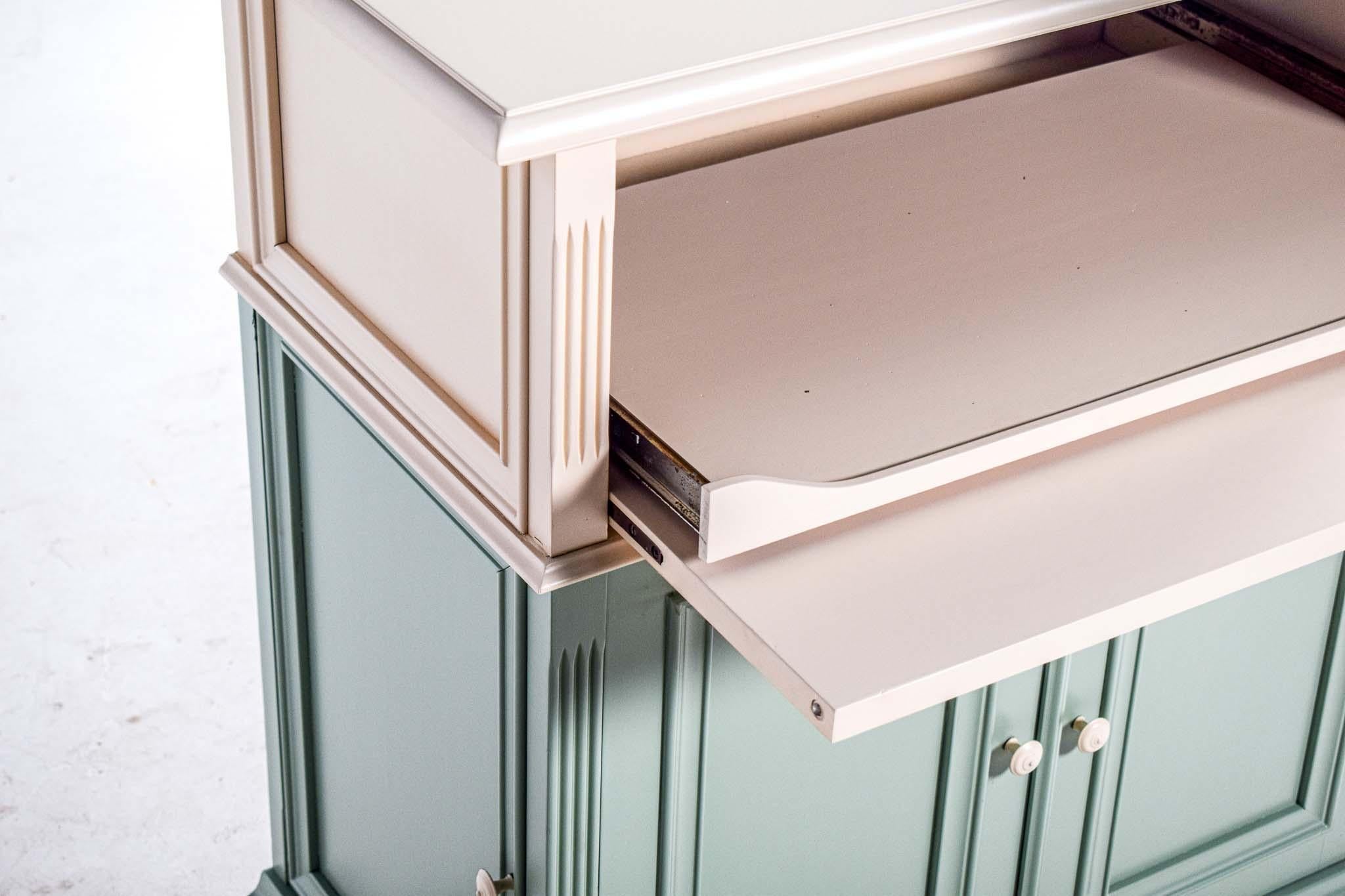 Antiker TV-Schrank aus Holz im Shabby-Chic-Stil im Angebot 1
