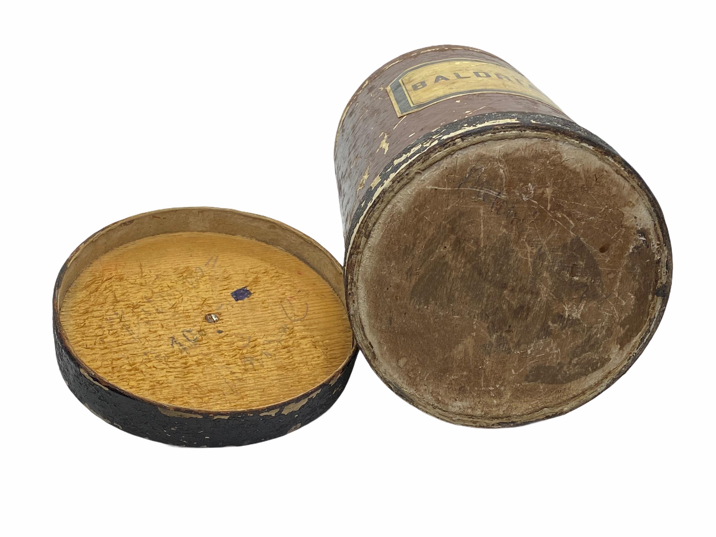 Antikes Apothekergefäß aus Holz und Karton für Valerian Wurzelholz im Angebot 6