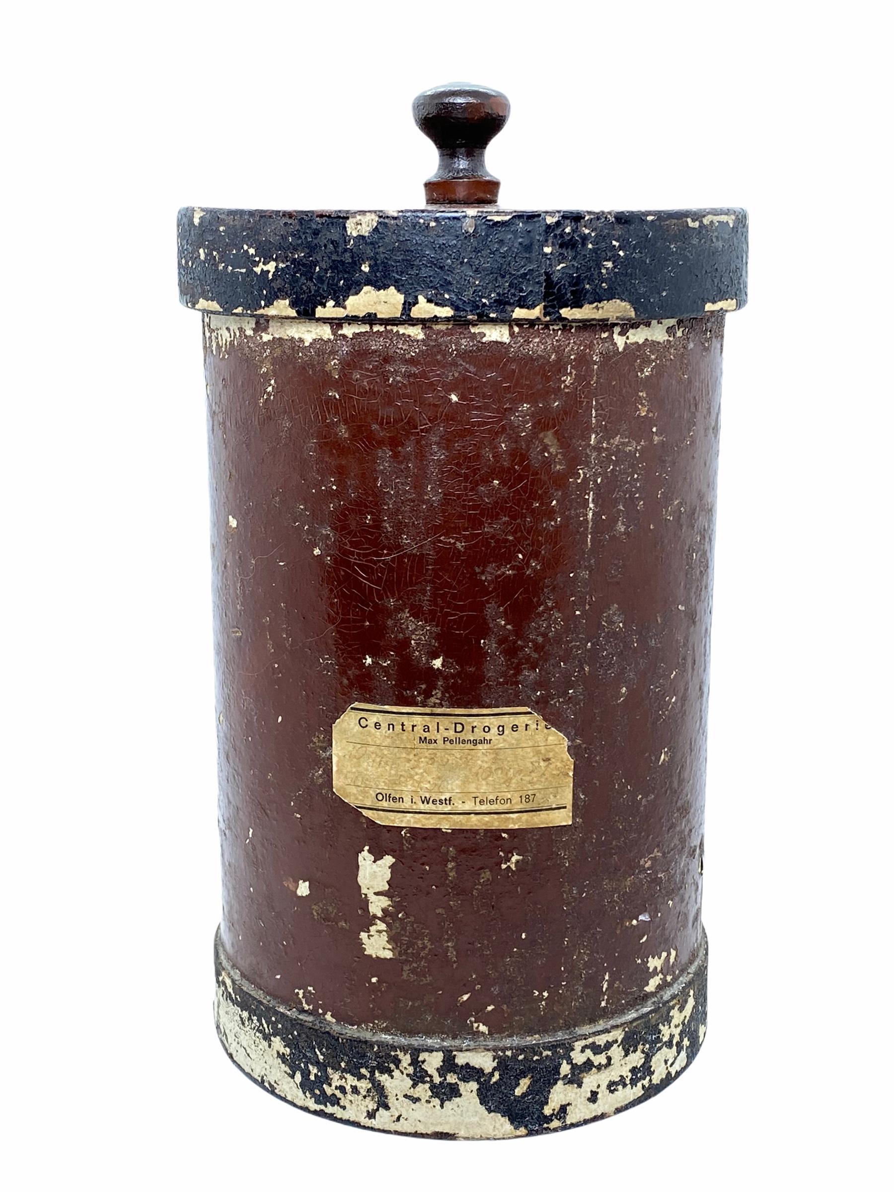 Antiguo Bote de Madera y Cartón de Farmacia para Almacenar Raíz de Valeriana en Bastante bueno estado para la venta en Nuernberg, DE