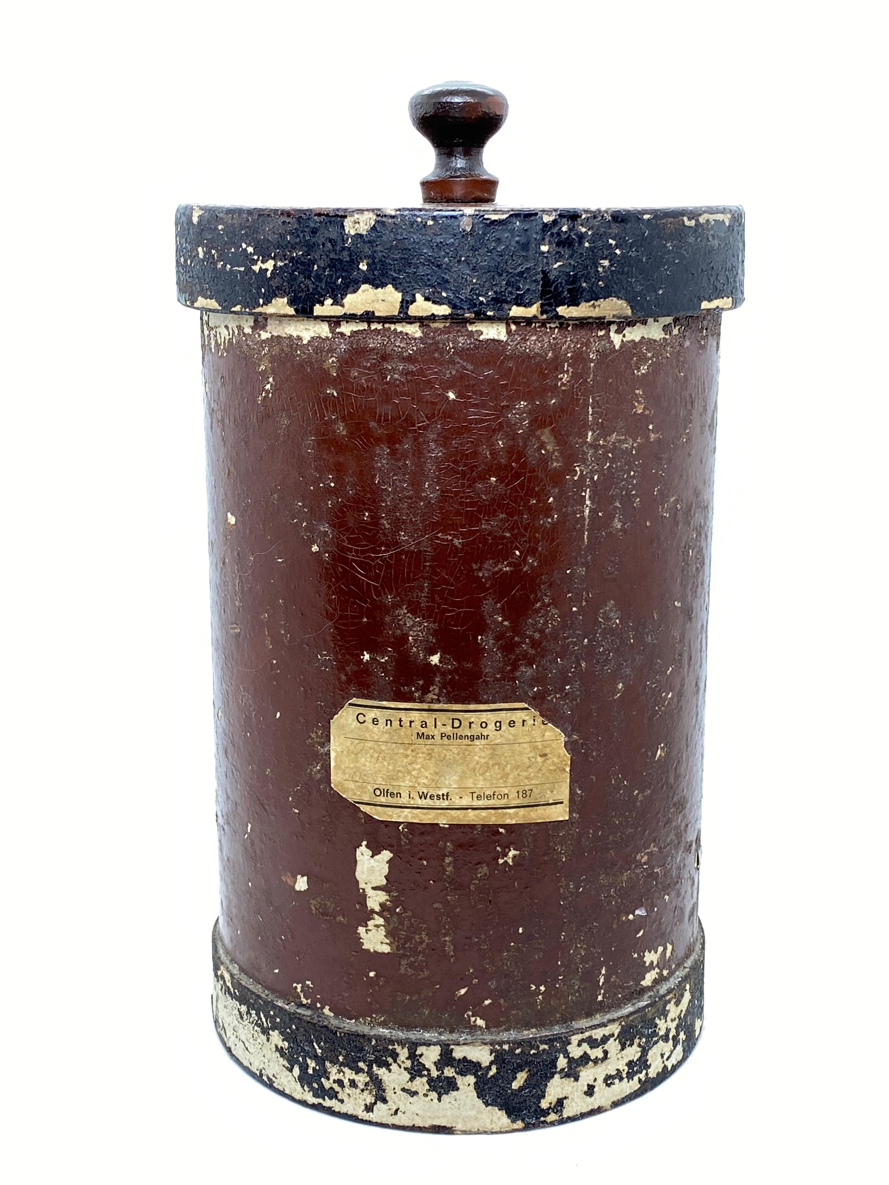 Antikes Apothekergefäß aus Holz und Karton für Valerian Wurzelholz (Frühes 20. Jahrhundert) im Angebot