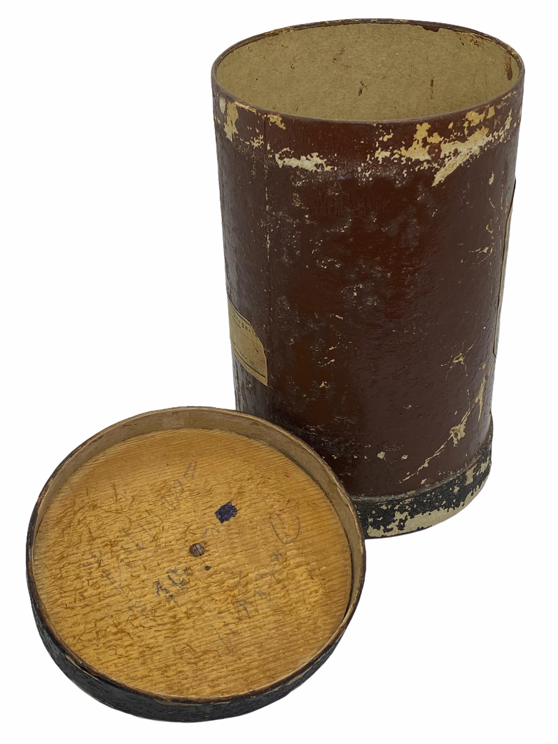 Antikes Apothekergefäß aus Holz und Karton für Valerian Wurzelholz im Angebot 2