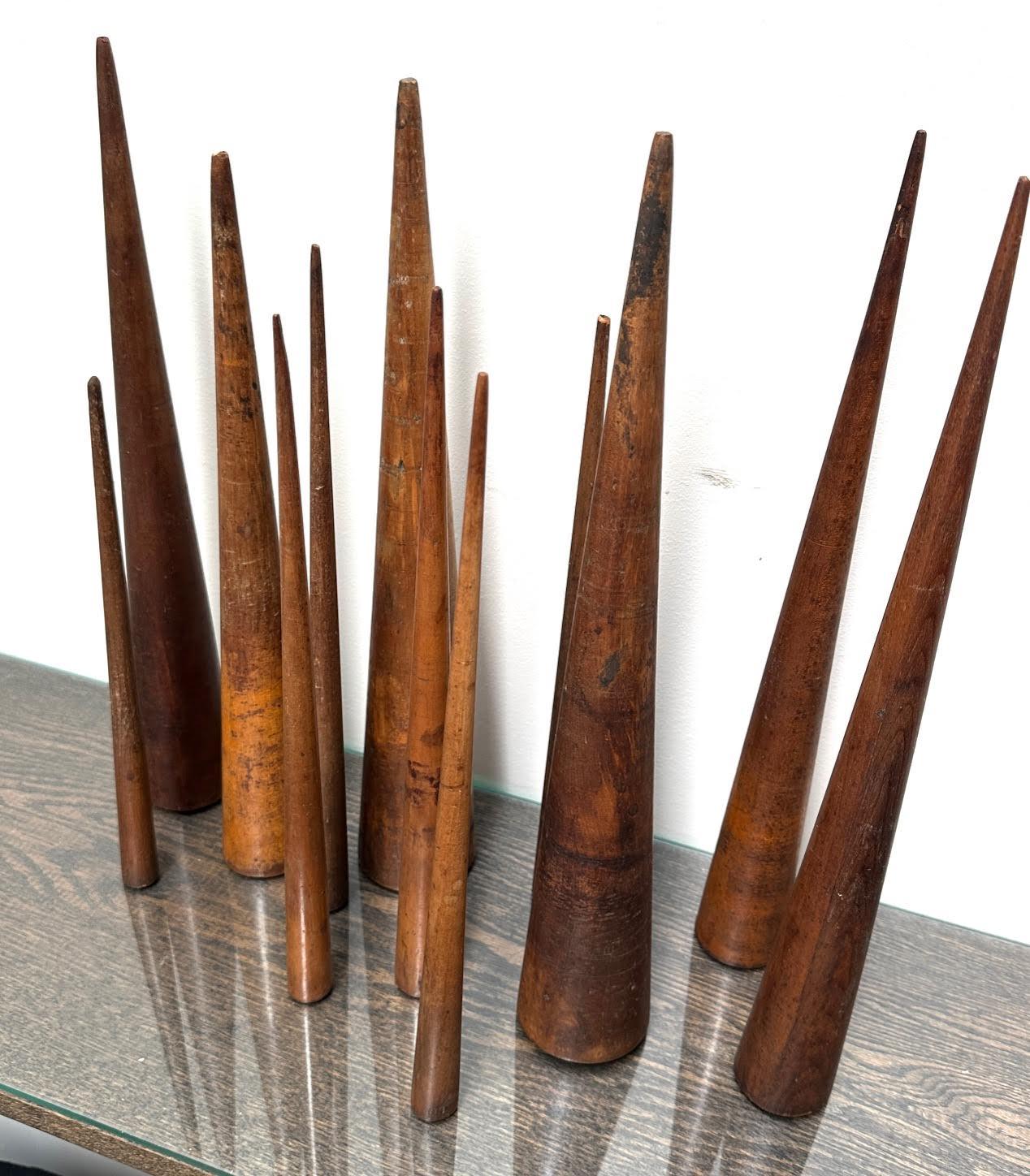 Colección de conos arquitectónicos antiguos de madera (12) Transformado en venta
