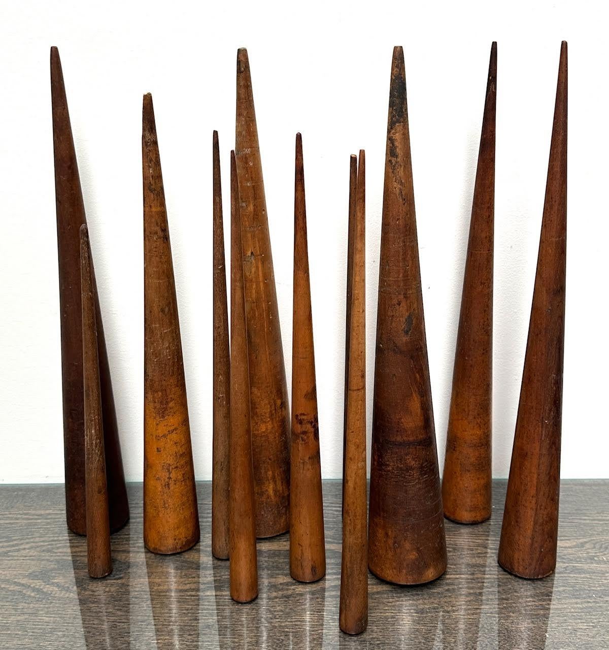 Colección de conos arquitectónicos antiguos de madera (12) principios del siglo XX en venta