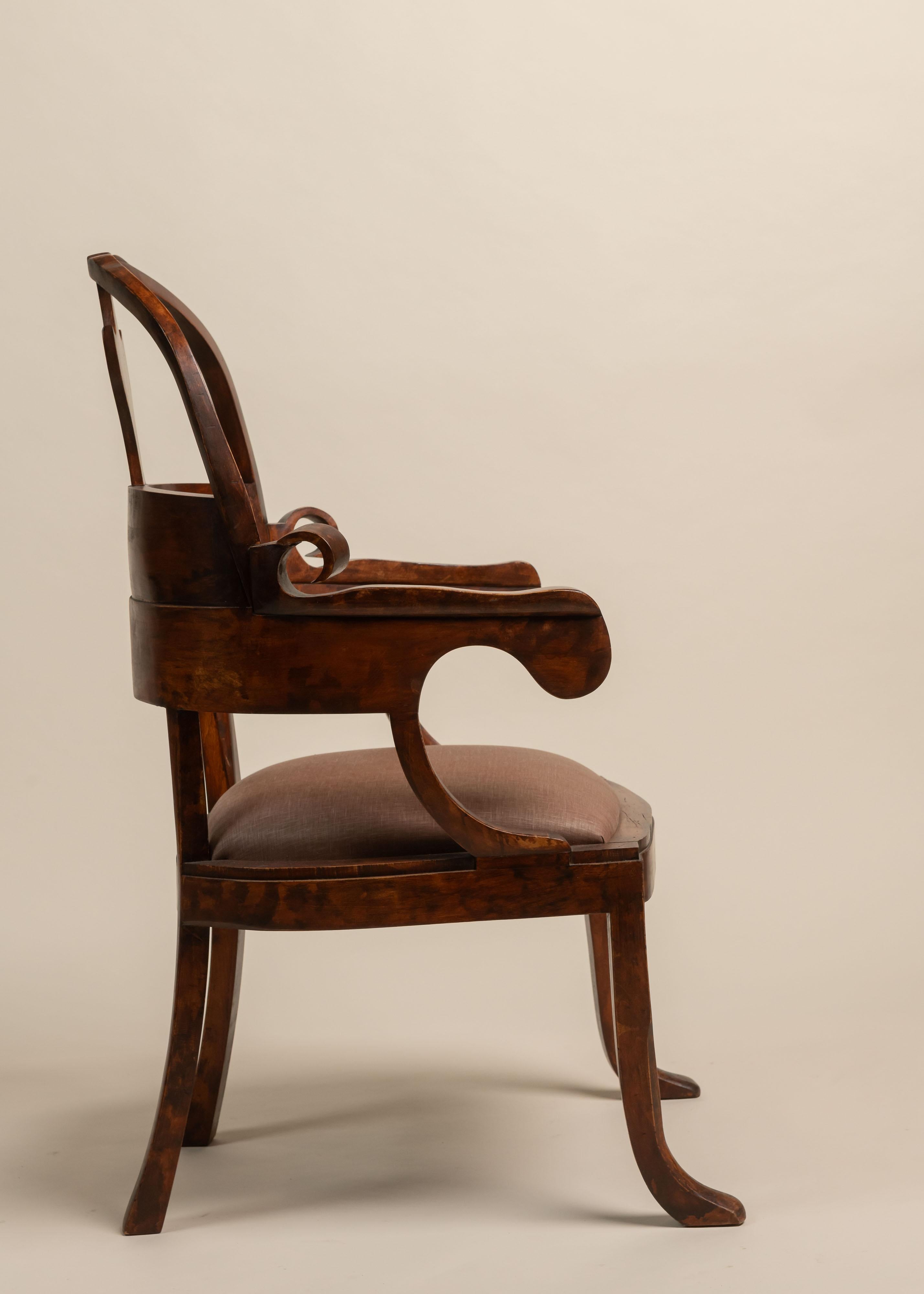 Fatto a mano Poltrona antica in legno con seduta imbottita. Francia. Fine del XIX secolo in vendita