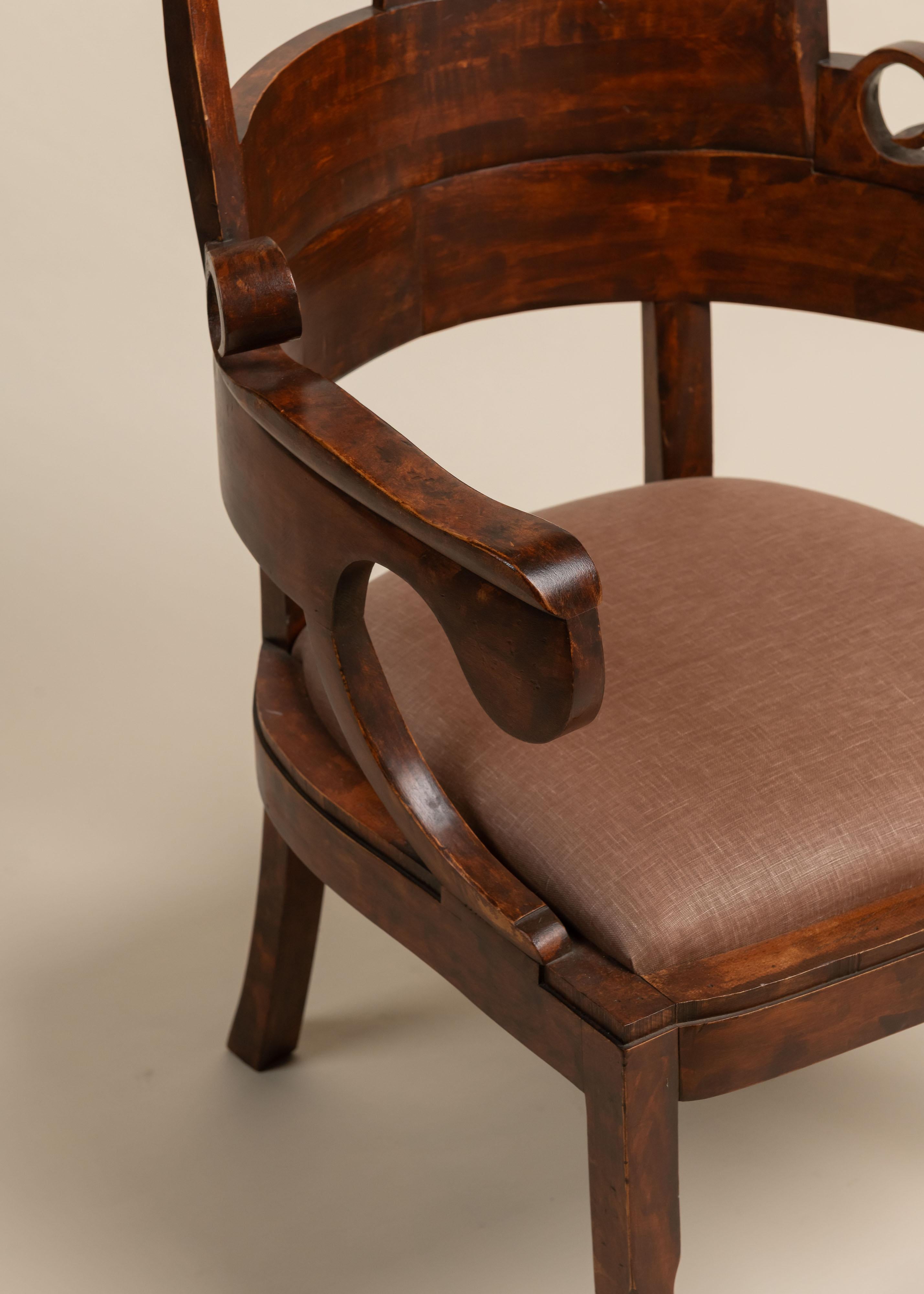 Tappezzeria Poltrona antica in legno con seduta imbottita. Francia. Fine del XIX secolo in vendita