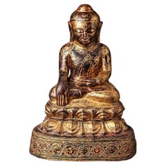 Antica statua di Buddha Ava in legno proveniente dalla Birmania