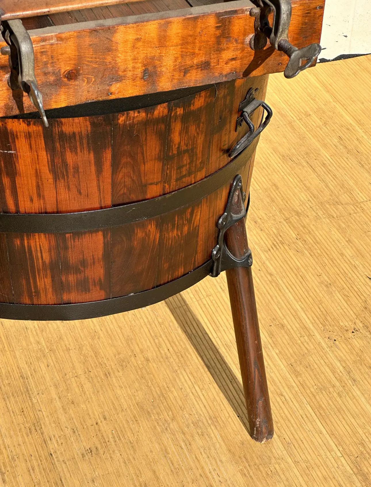 lavadora de madera antigua
