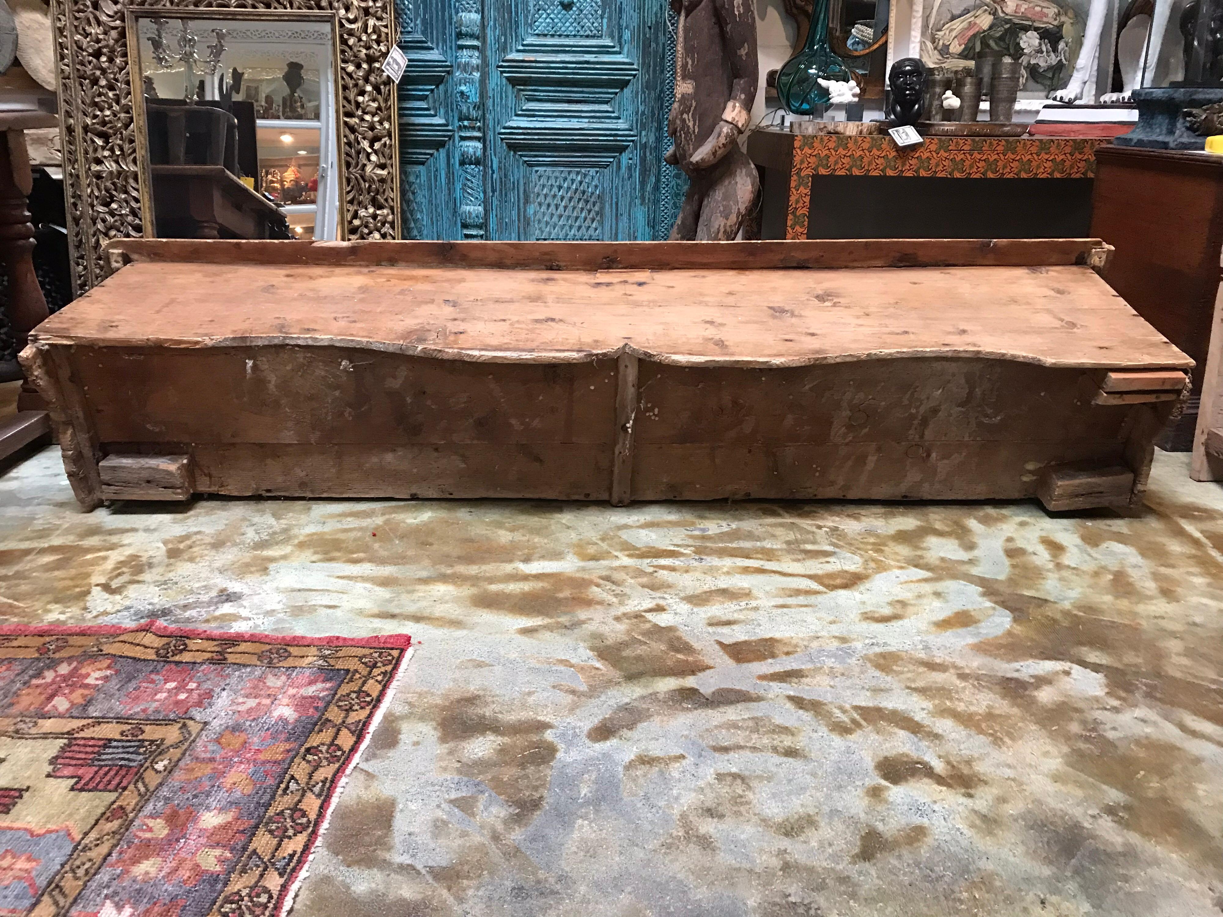 Banc en bois antique 4