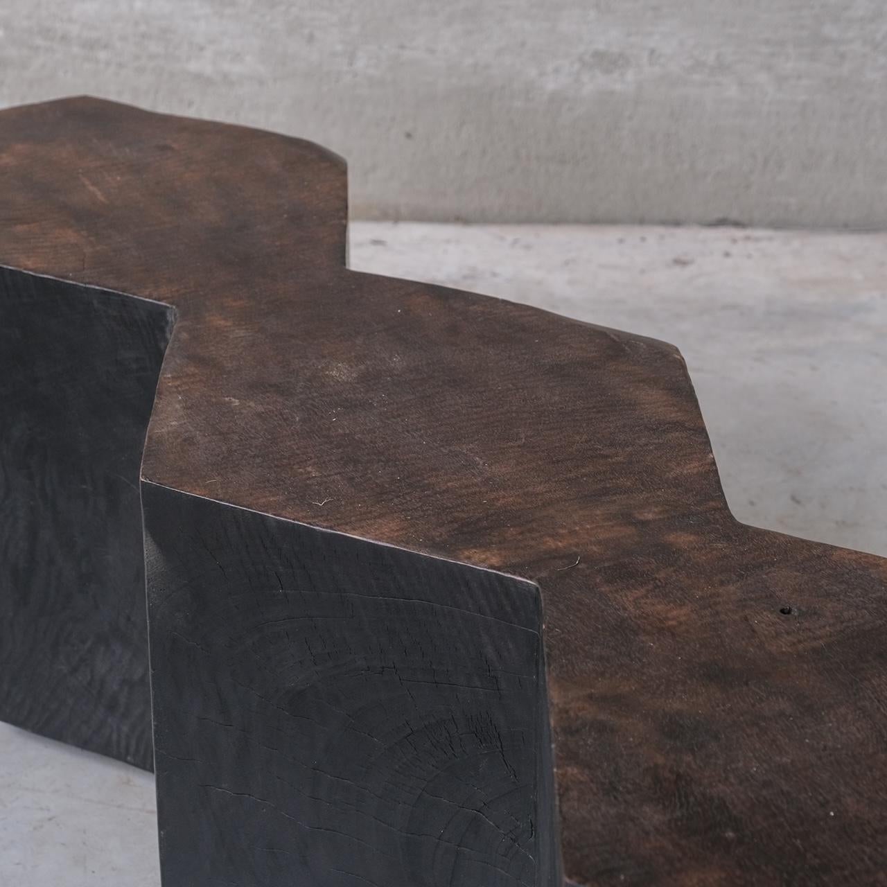 20ième siècle Banc en bois antique ou table basse brutaliste en vente