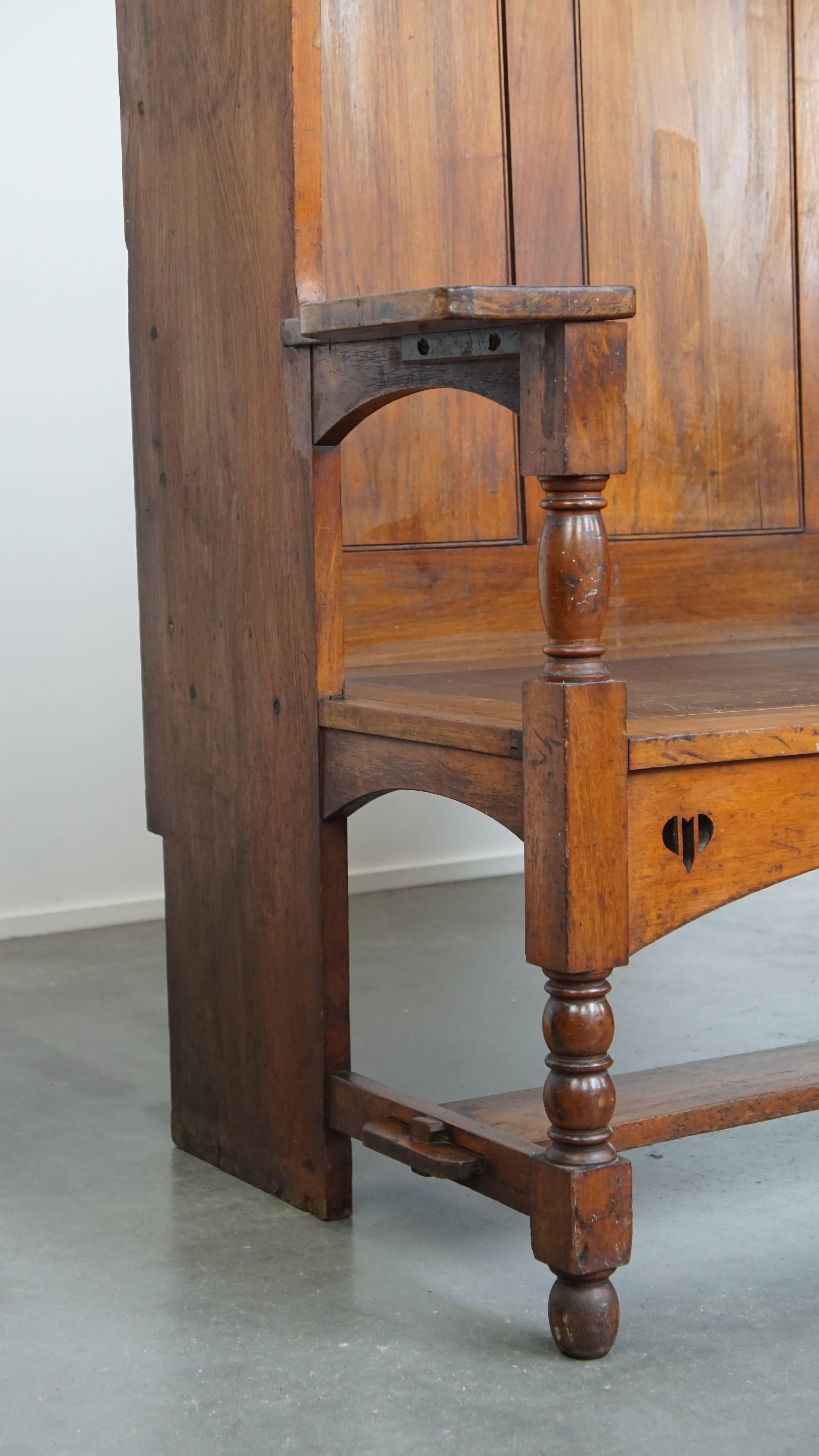Banc ancien en bois à haut dossier - Fin 19e / début 20e siècle en vente 3