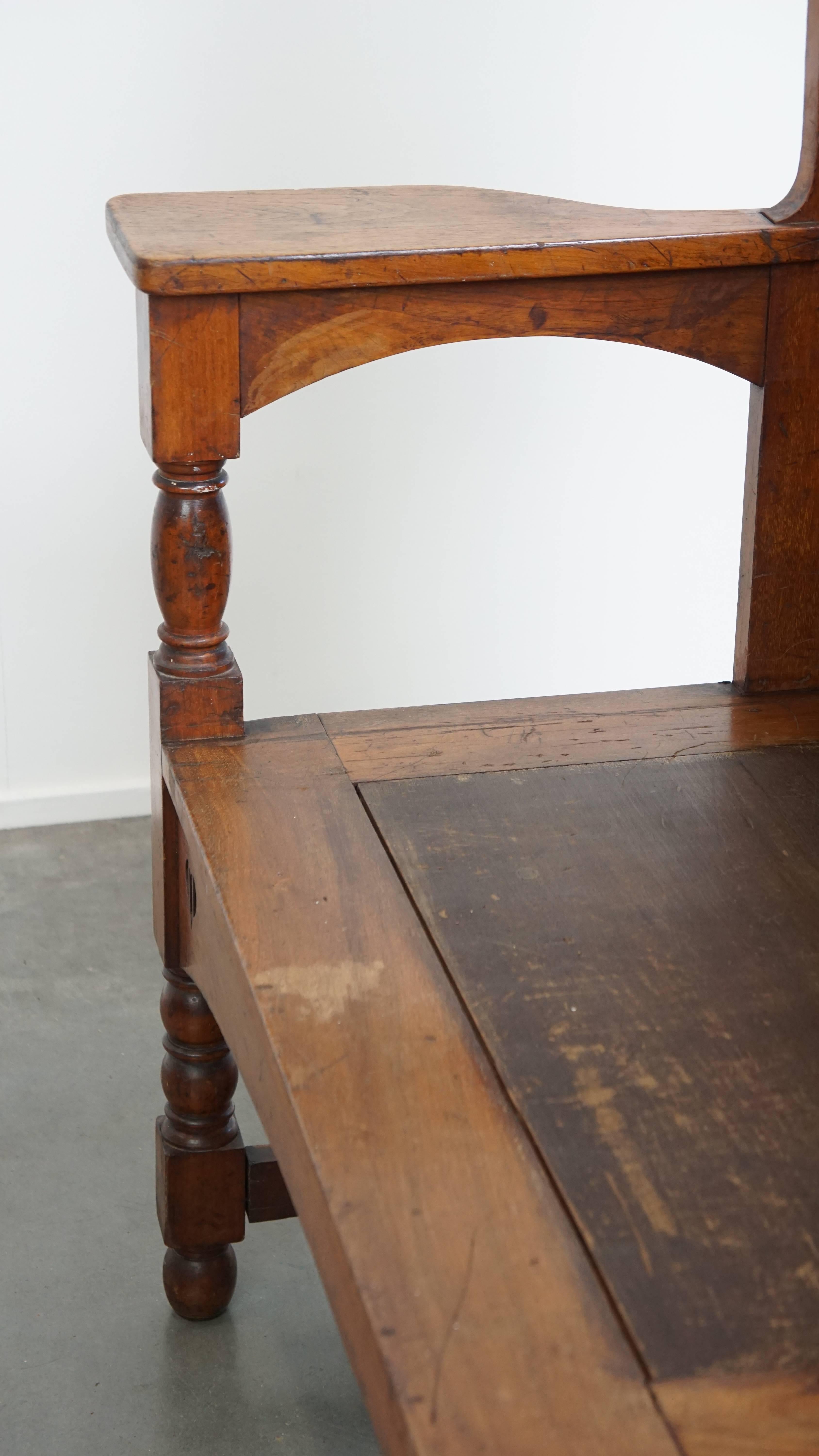 Banc ancien en bois à haut dossier - Fin 19e / début 20e siècle en vente 9