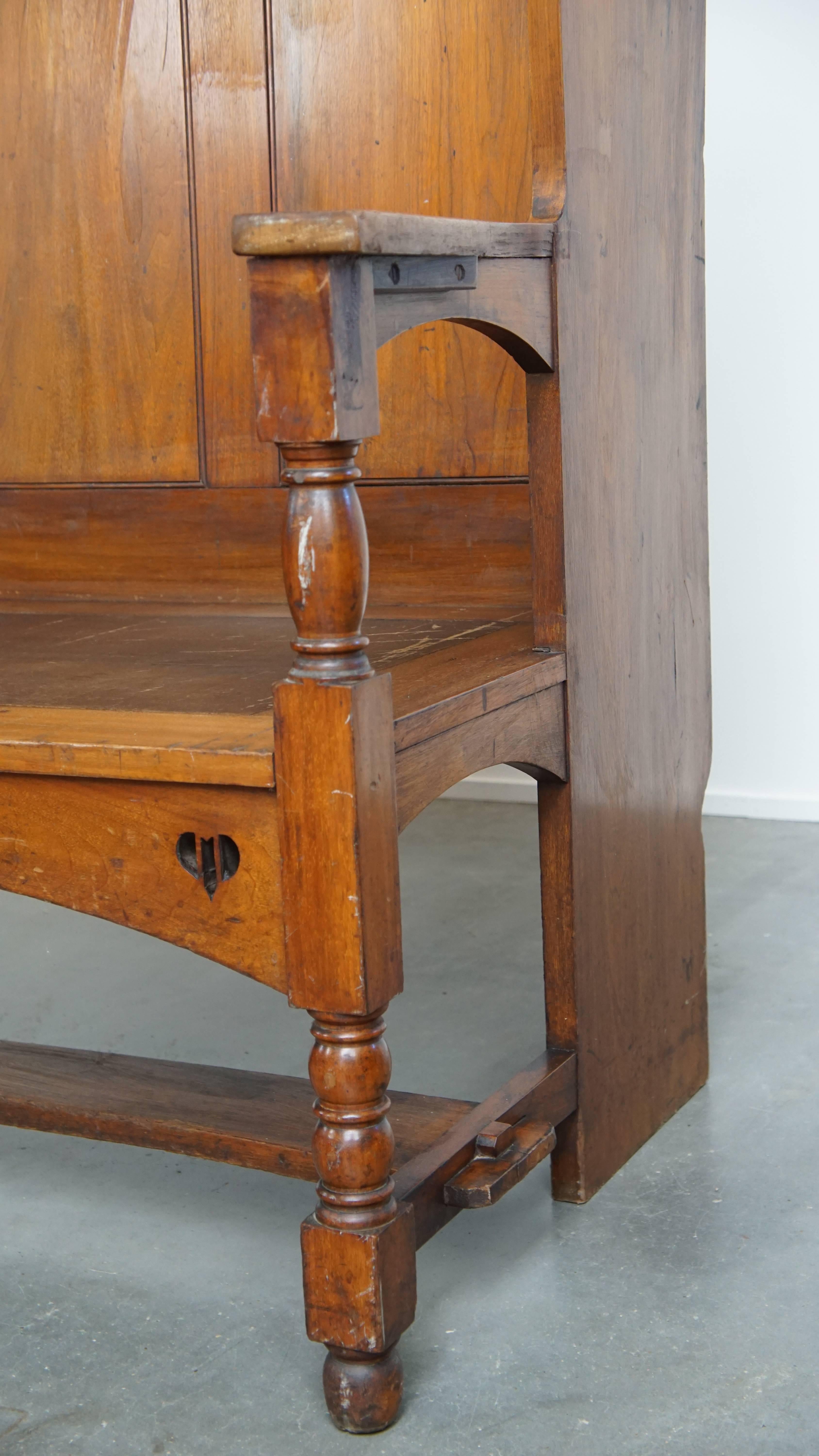 Banc ancien en bois à haut dossier - Fin 19e / début 20e siècle en vente 2