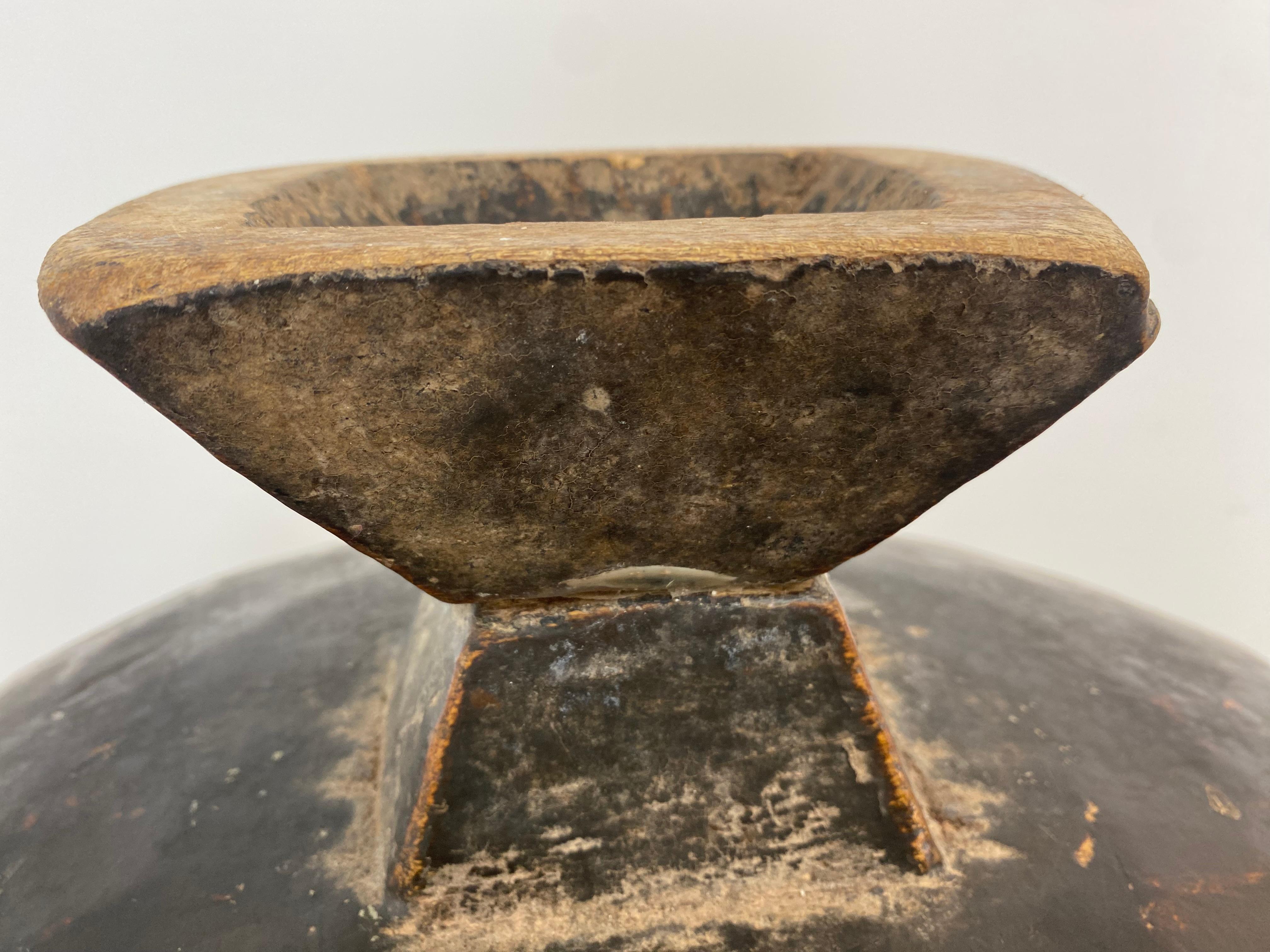 Antique wooden Berber Tazza on a central foot For Sale 3