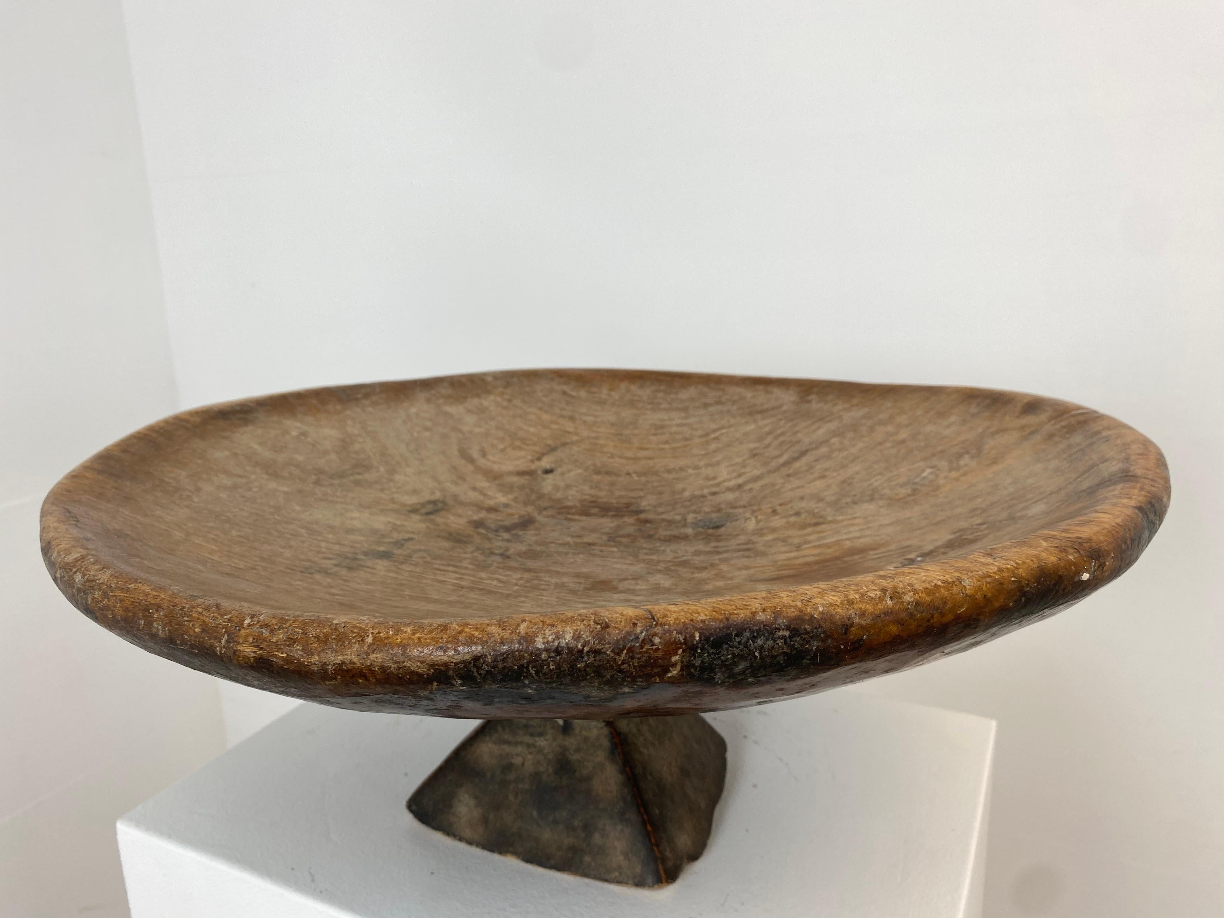 Antique wooden Berber Tazza on a central foot For Sale 6