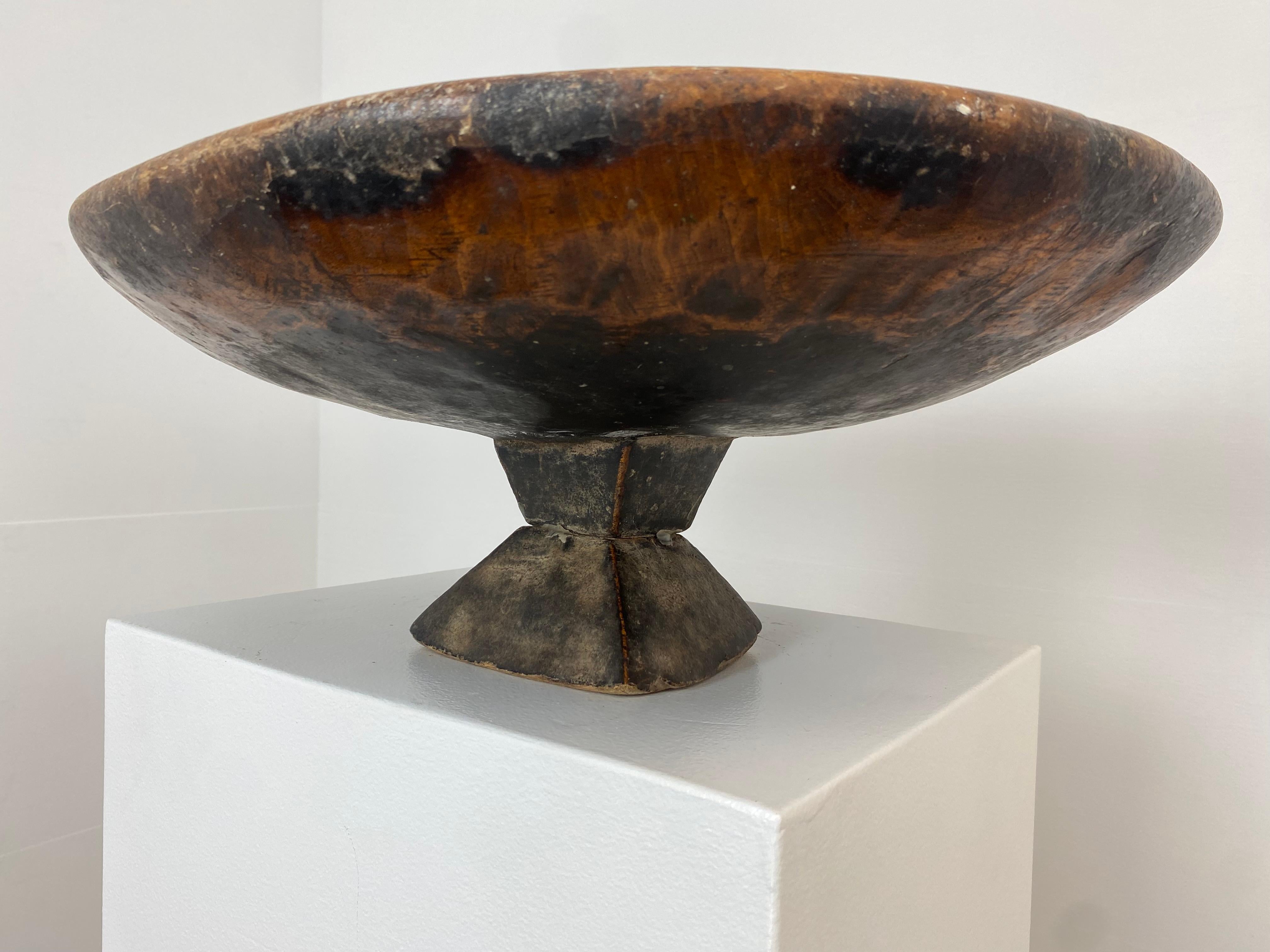 20th Century Antique wooden Berber Tazza on a central foot For Sale