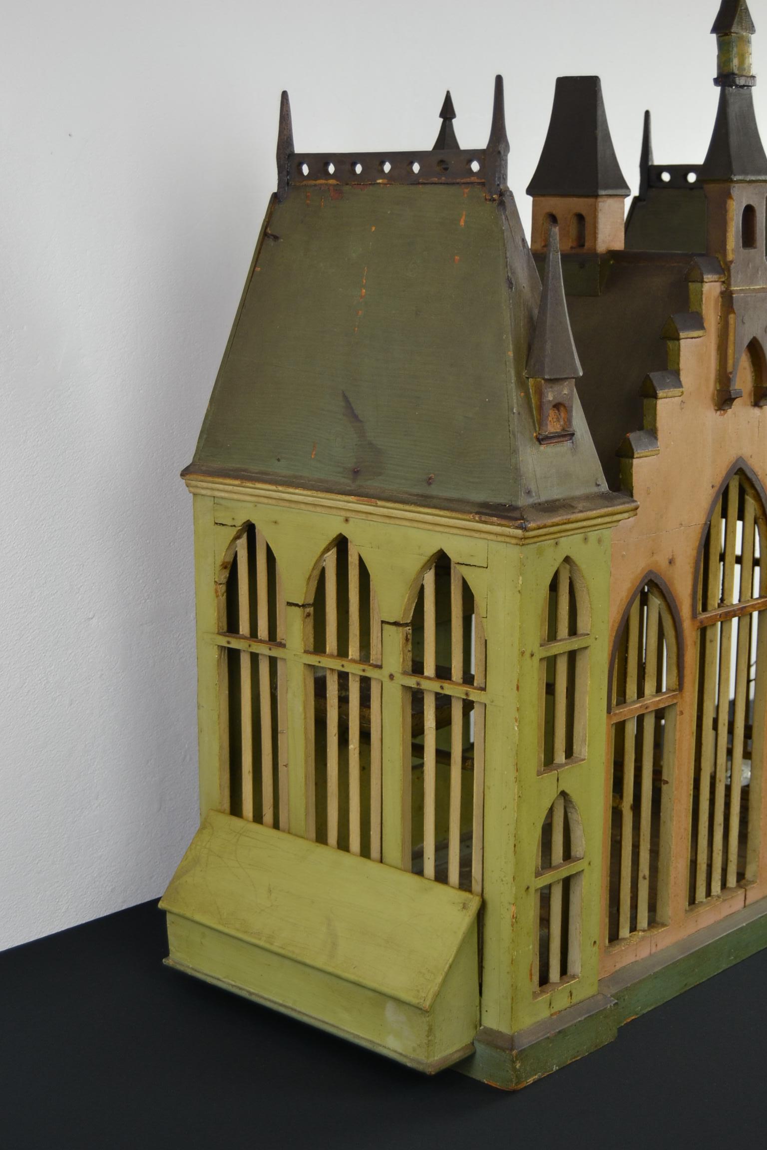 Antiker Vogelkäfig aus Holz Herrenhaus oder Schloss im Zustand „Gut“ im Angebot in Antwerp, BE