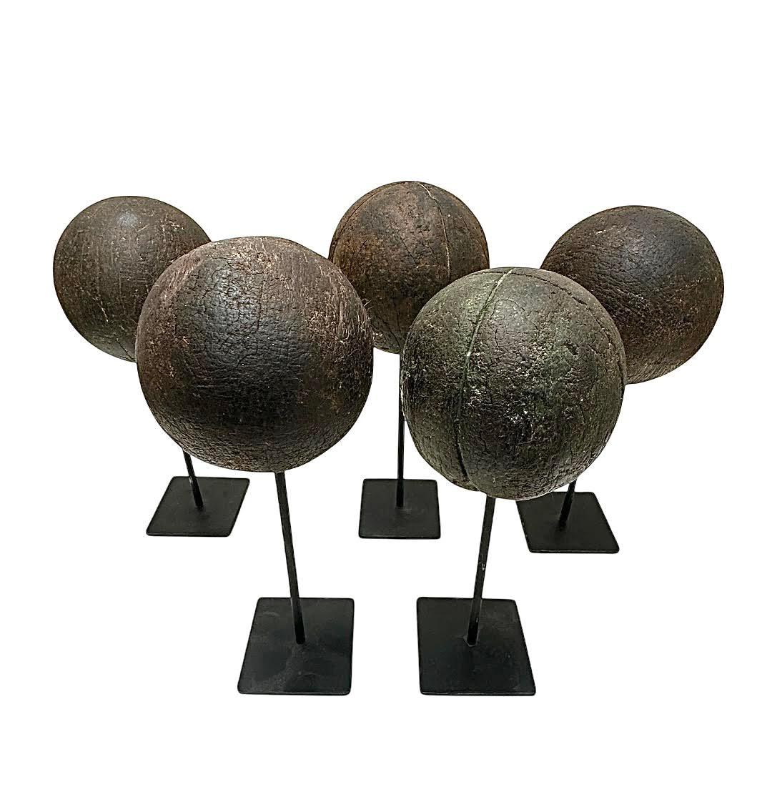 Ancienne collection de boules de pétanque en bois Collection S en vente 2