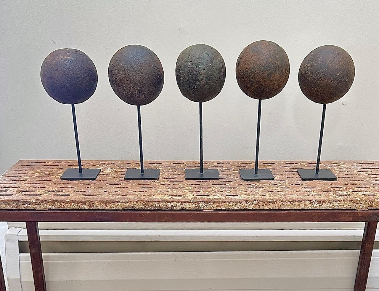 Bois Ancienne collection de boules de pétanque en bois Collection S en vente