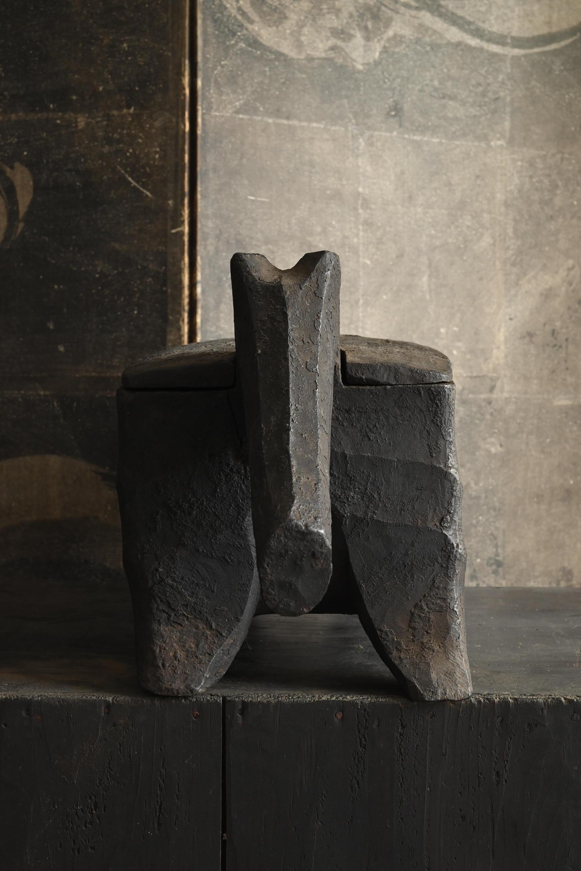 Sculpté à la main Boîte en bois de Luzon, Philippines/20e siècle/Ifugao en vente