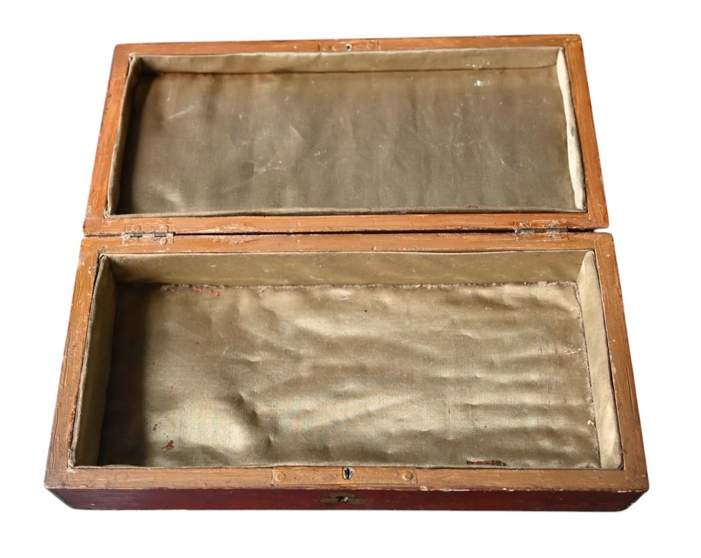 Antique Wooden Box Painted In Art Nouveau Style In Good Condition For Sale In Bilzen, BE