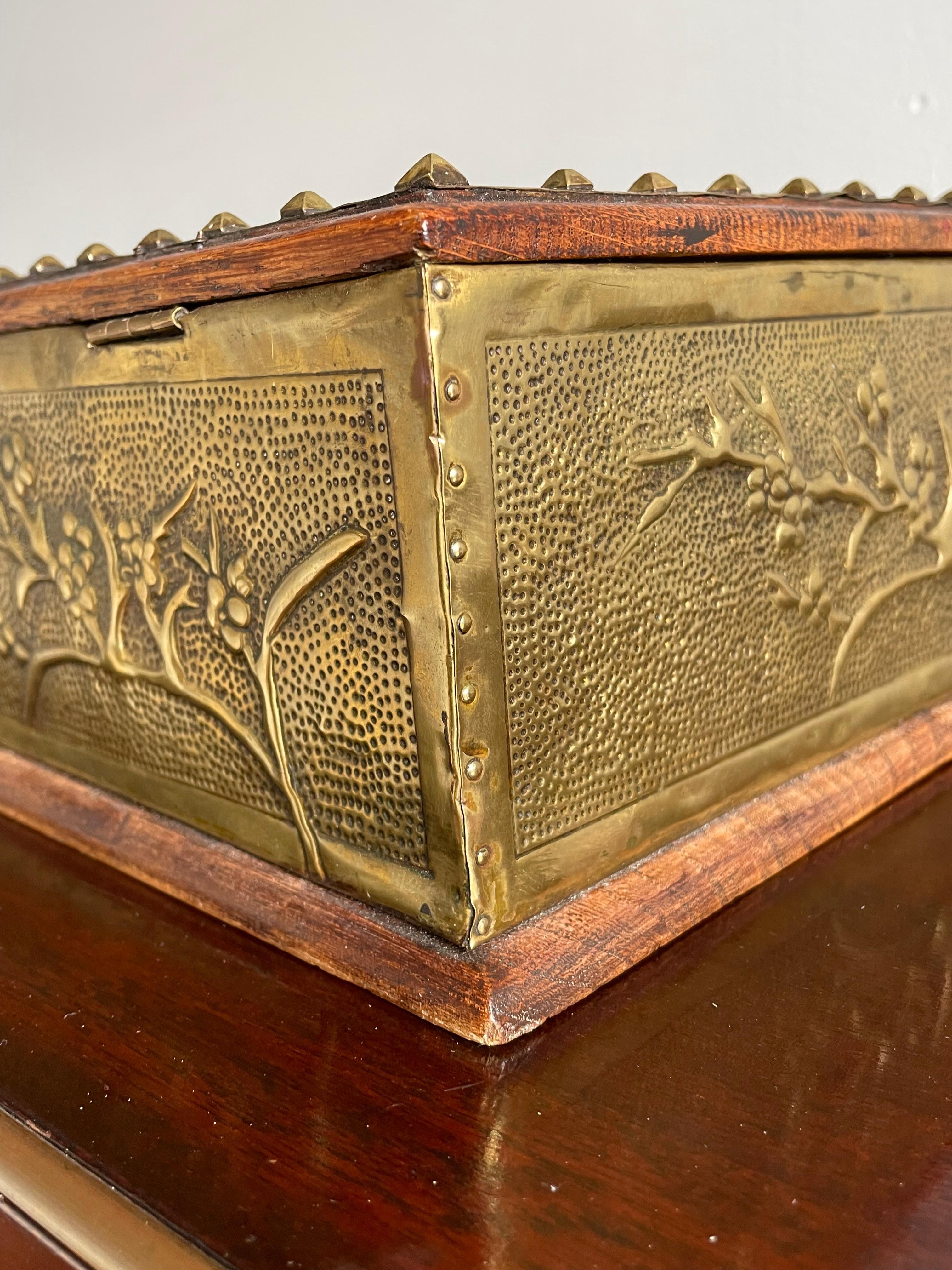 Antique Wooden Box w. Embossed Copper Japonisme Scene & Handcrafted Brass Nails For Sale 4