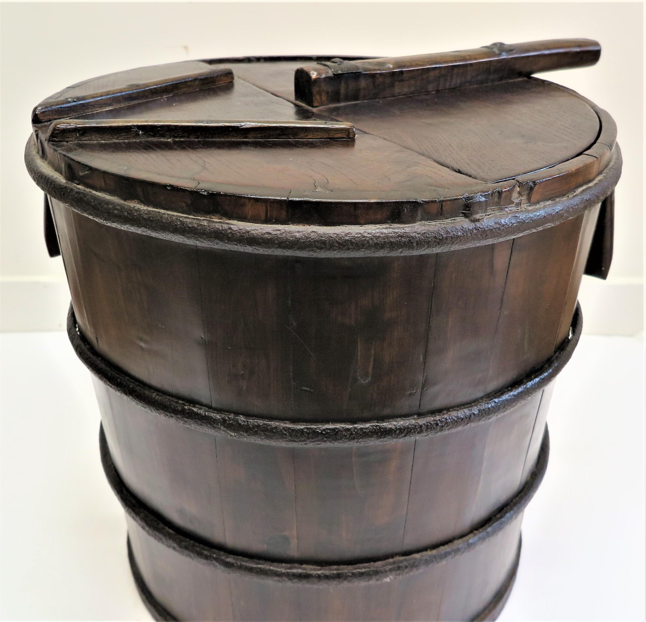 secchio legno antico