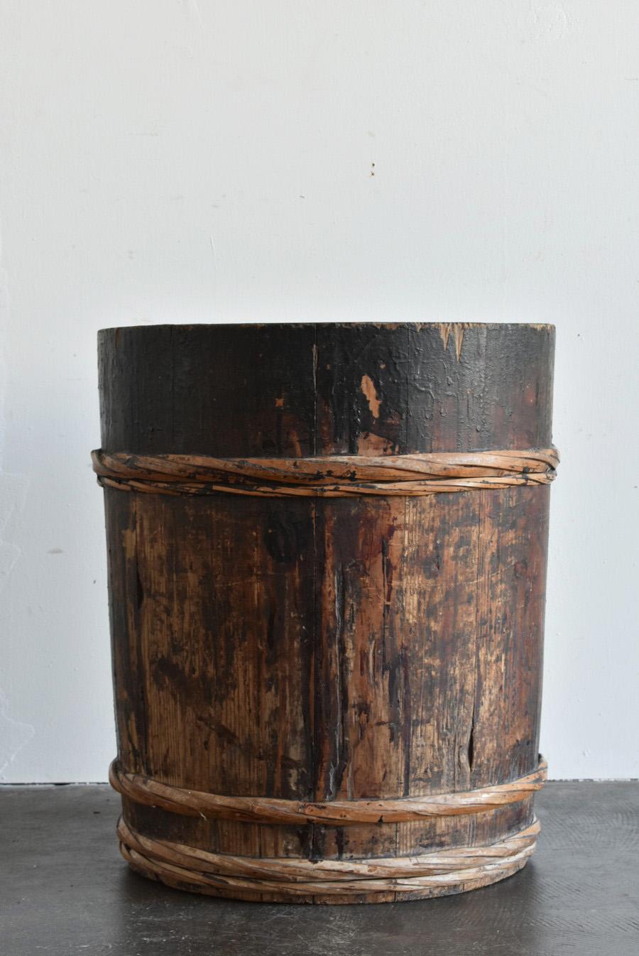 19th Century Antique wooden bucket of Japanese lacquer craftsman/20th century/planter For Sale