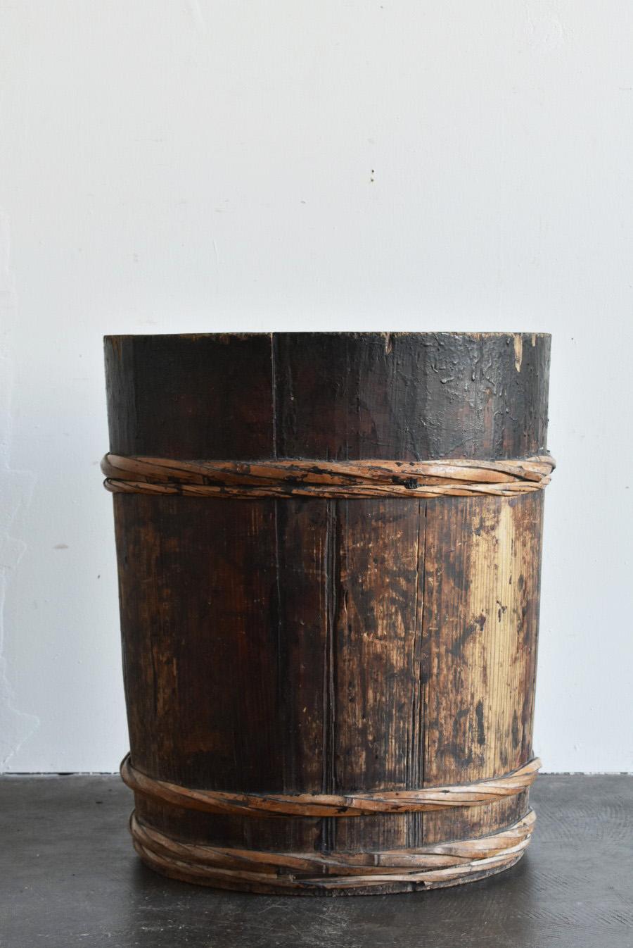 Cedar Antique wooden bucket of Japanese lacquer craftsman/20th century/planter For Sale