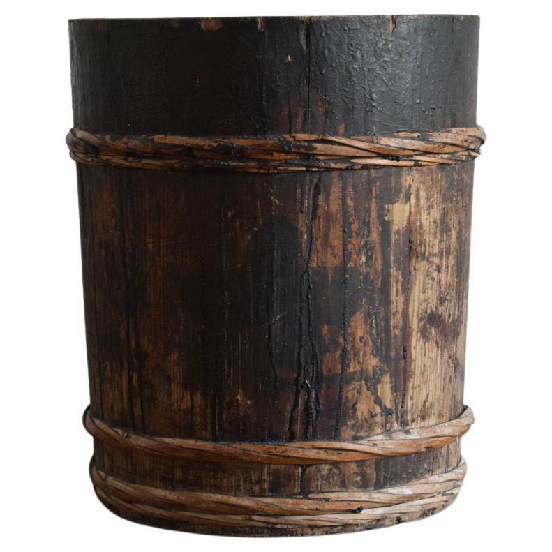 Antique wooden bucket of Japanese lacquer craftsman/20th century/planter For Sale