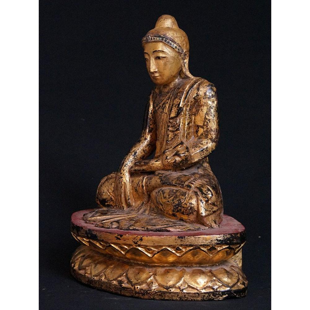 Material: wood
39,5 cm high 
36 cm wide
Weight: 5.75 kgs
Gilded with 24 krt. gold
Mandalay style
Bhumisparsha mudra
Originating from Burma
19th century.

