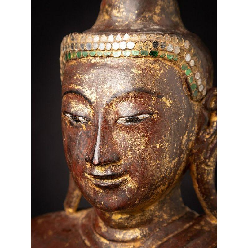 Antiker burmesischer Buddha aus Holz aus Burma im Angebot 10