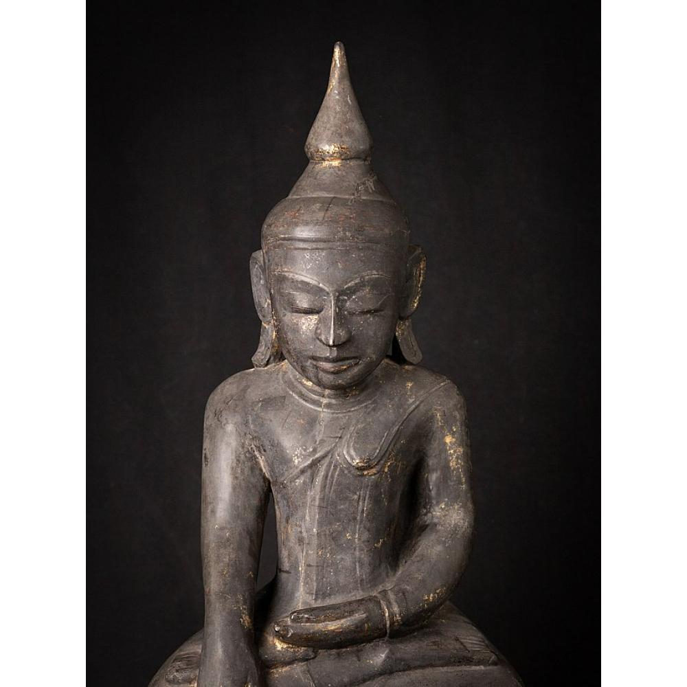 Material: wood.
Measures: 68,5 cm high.
29 cm wide and 16, 7 cm deep.
weight: 7.729 kgs.
with traces of 24 krt. gilding.
Ava style.
Bhumisparsha mudra.
Originating from Burma.
17th Century.

 