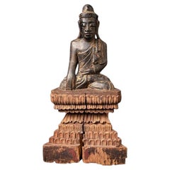 Antiker burmesischer Buddha aus Holz aus Burma